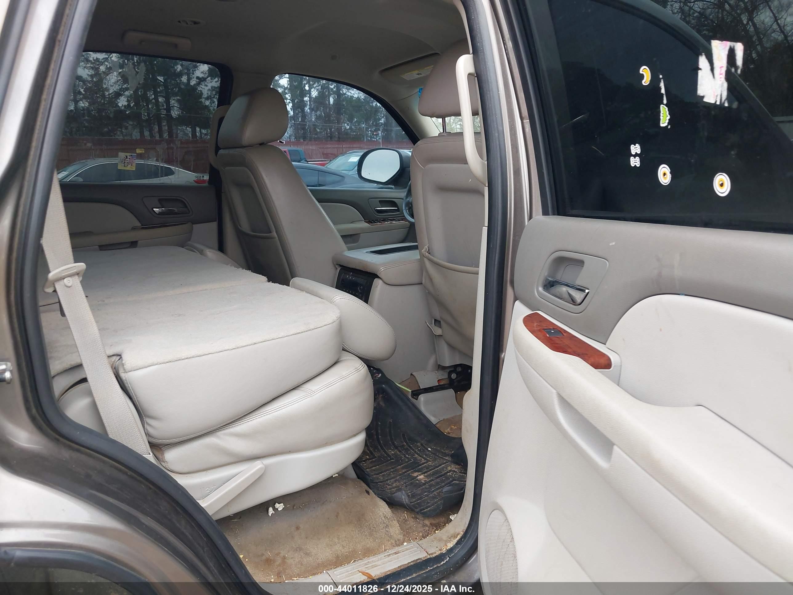 CHEVROLET TAHOE image 8