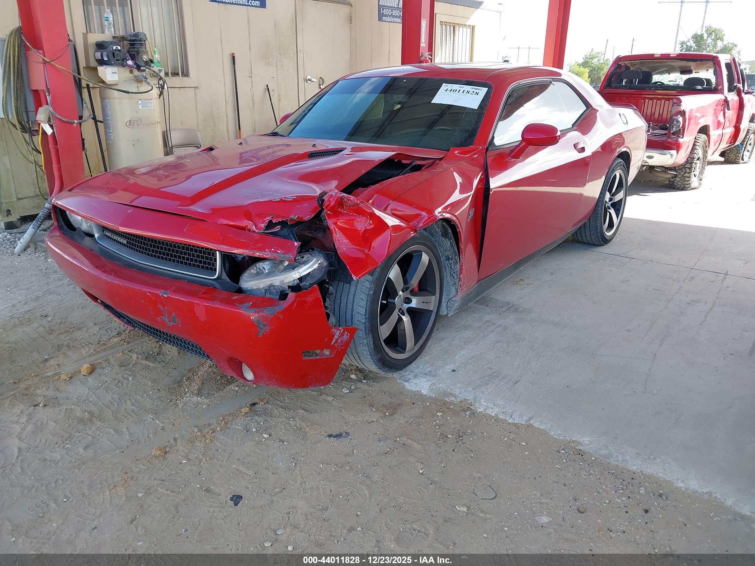 DODGE CHALLENGER image 2