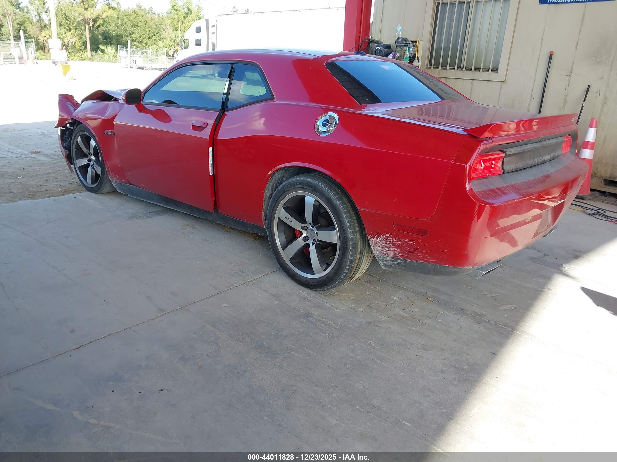 DODGE CHALLENGER image 3
