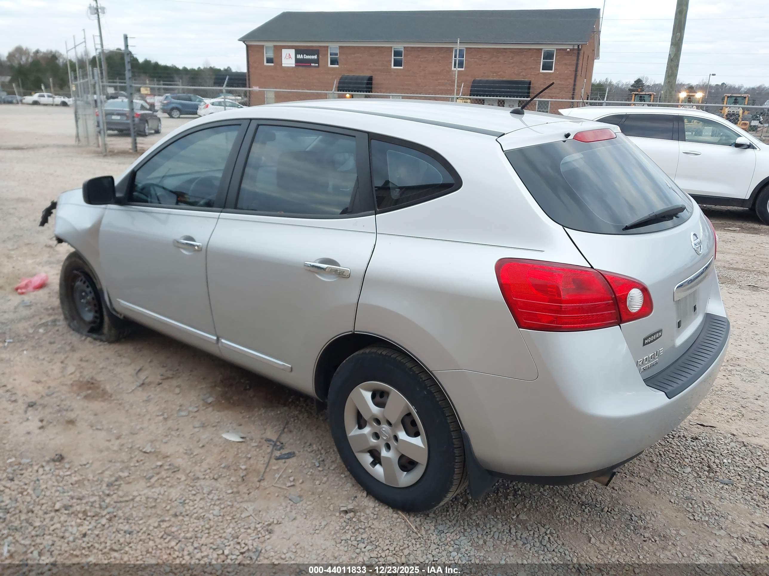 NISSAN ROGUE image 3