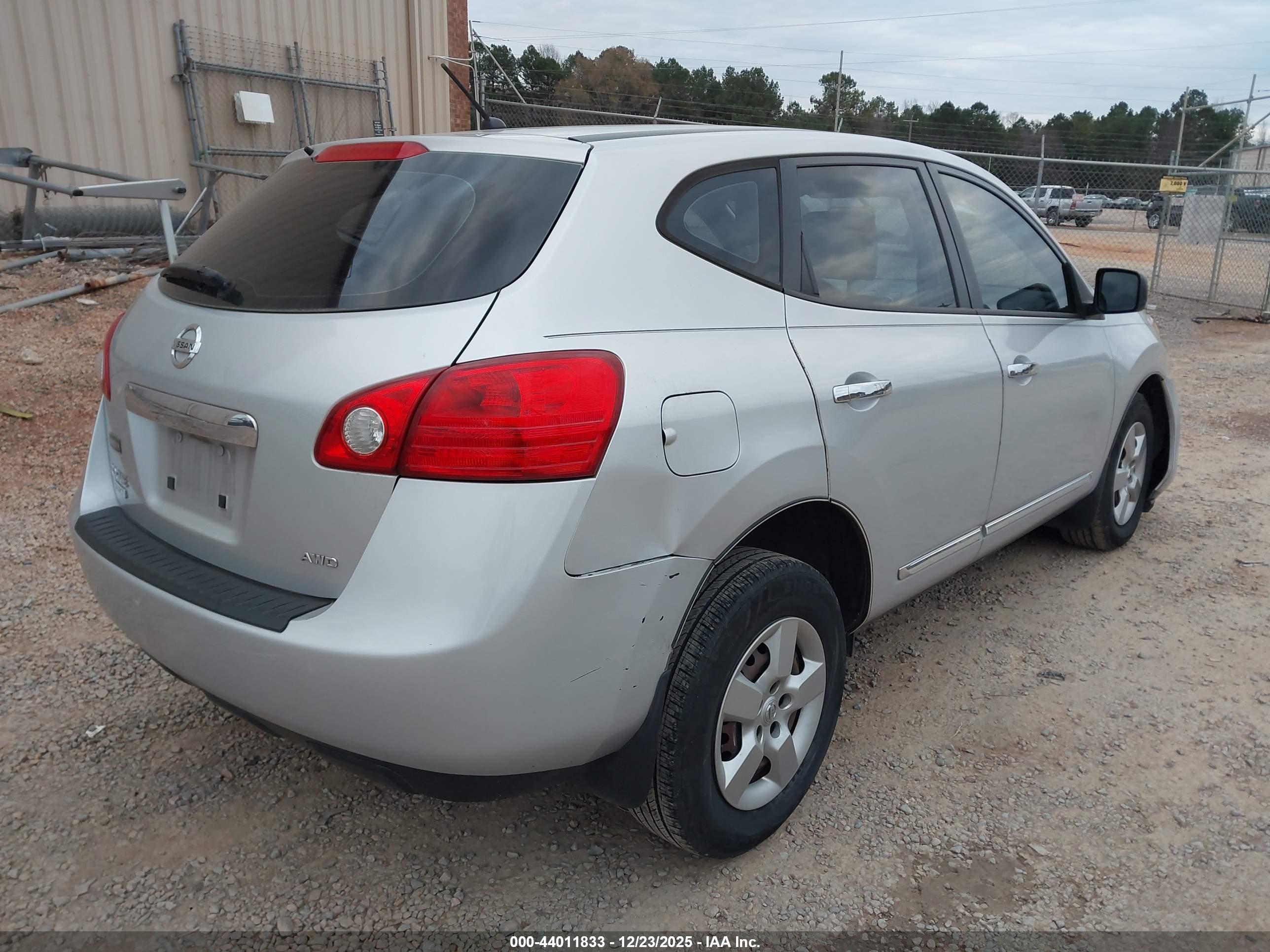 NISSAN ROGUE image 4