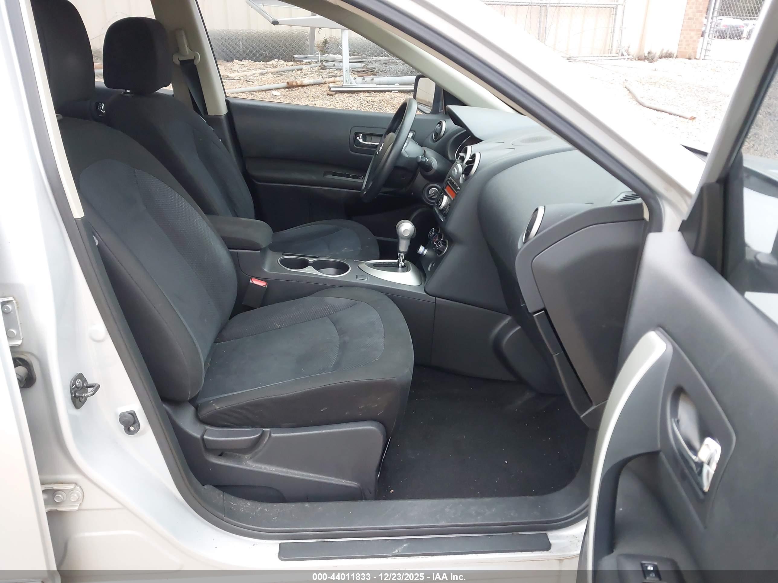 NISSAN ROGUE image 5