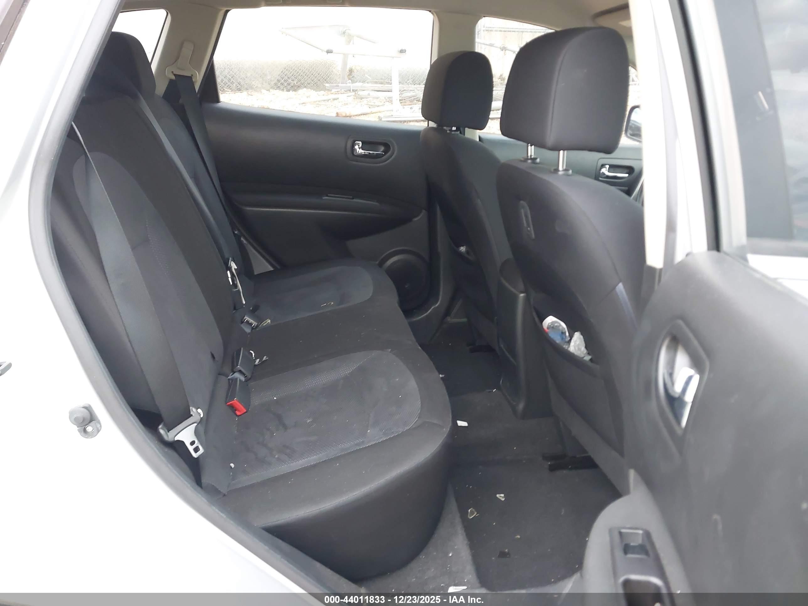 NISSAN ROGUE image 8