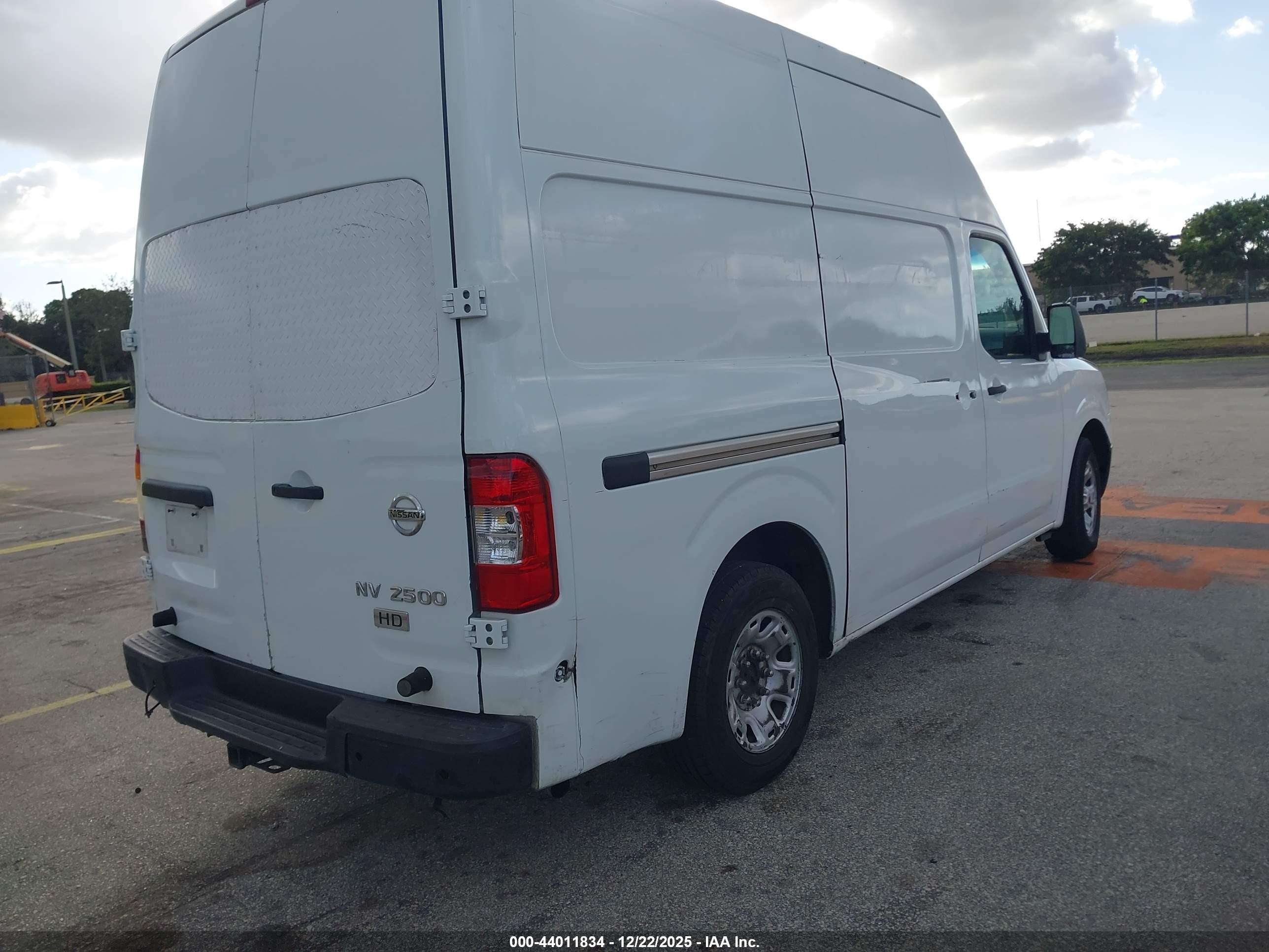 NISSAN NV image 4