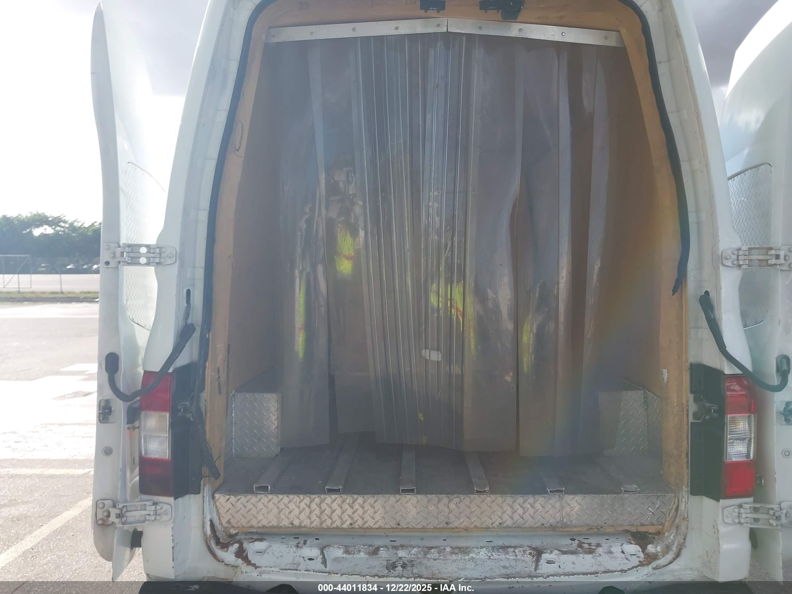 NISSAN NV image 8