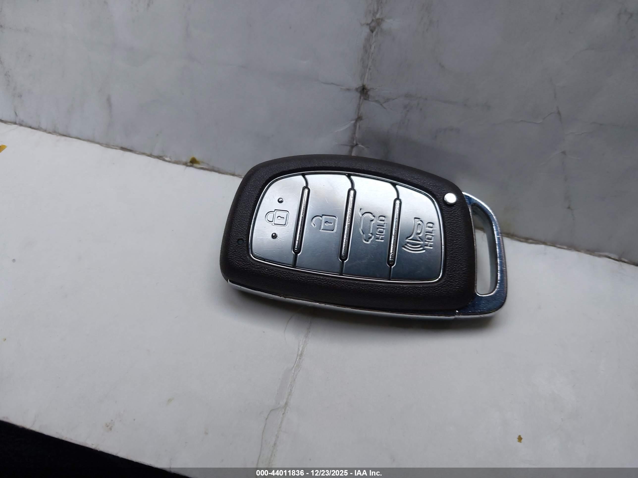 HYUNDAI TUCSON image 11