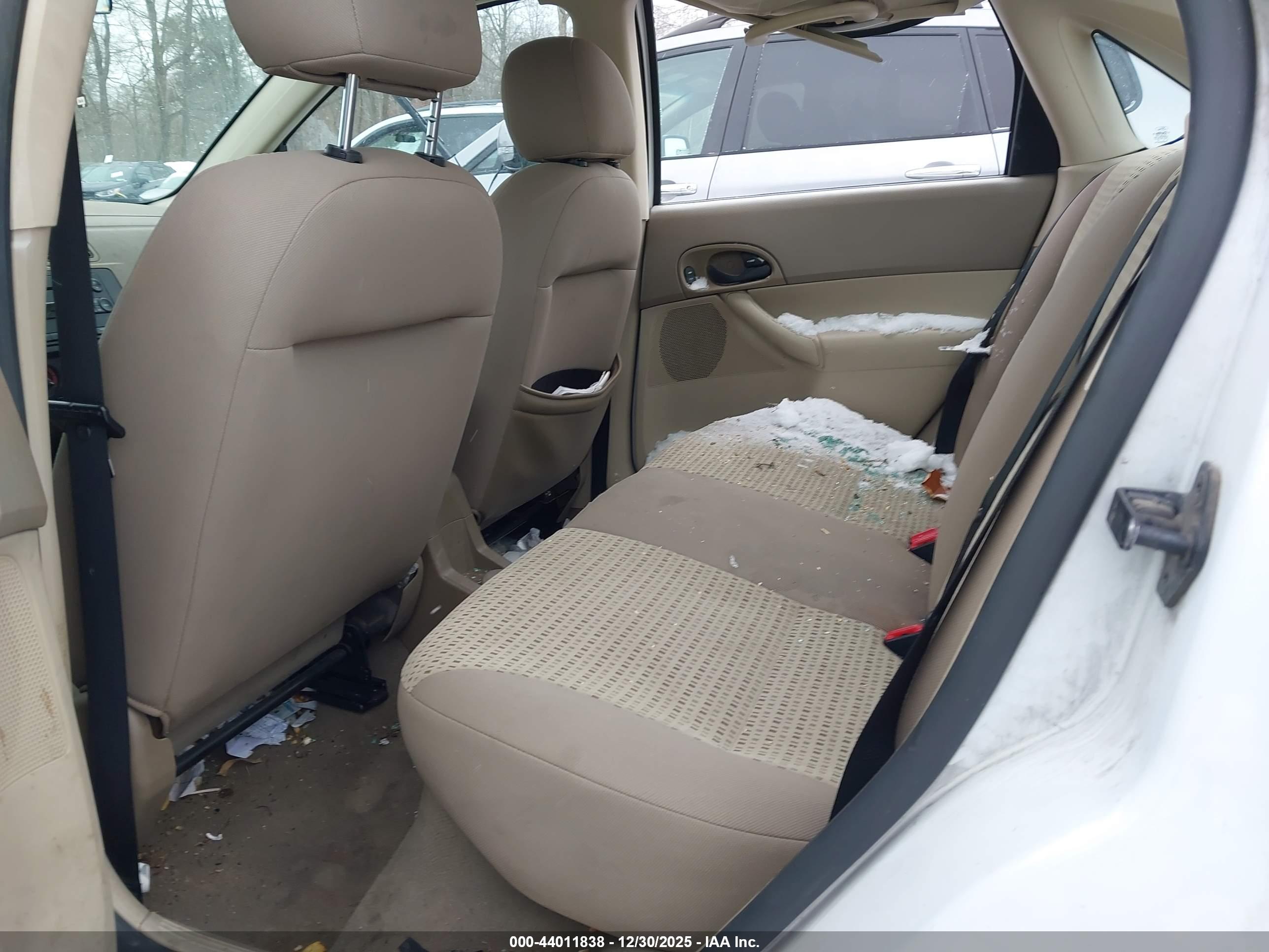 FORD FOCUS image 8