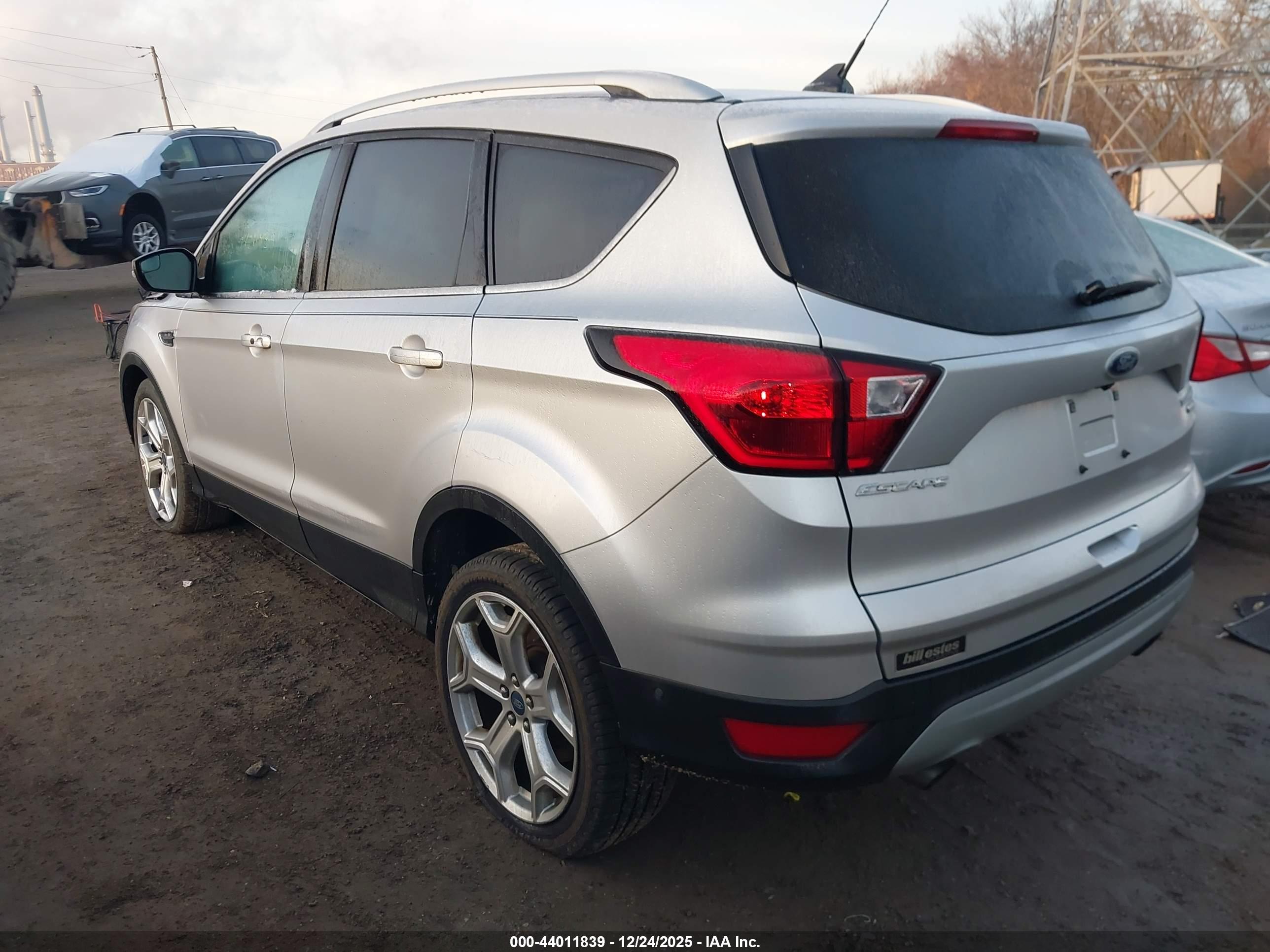 FORD ESCAPE image 3