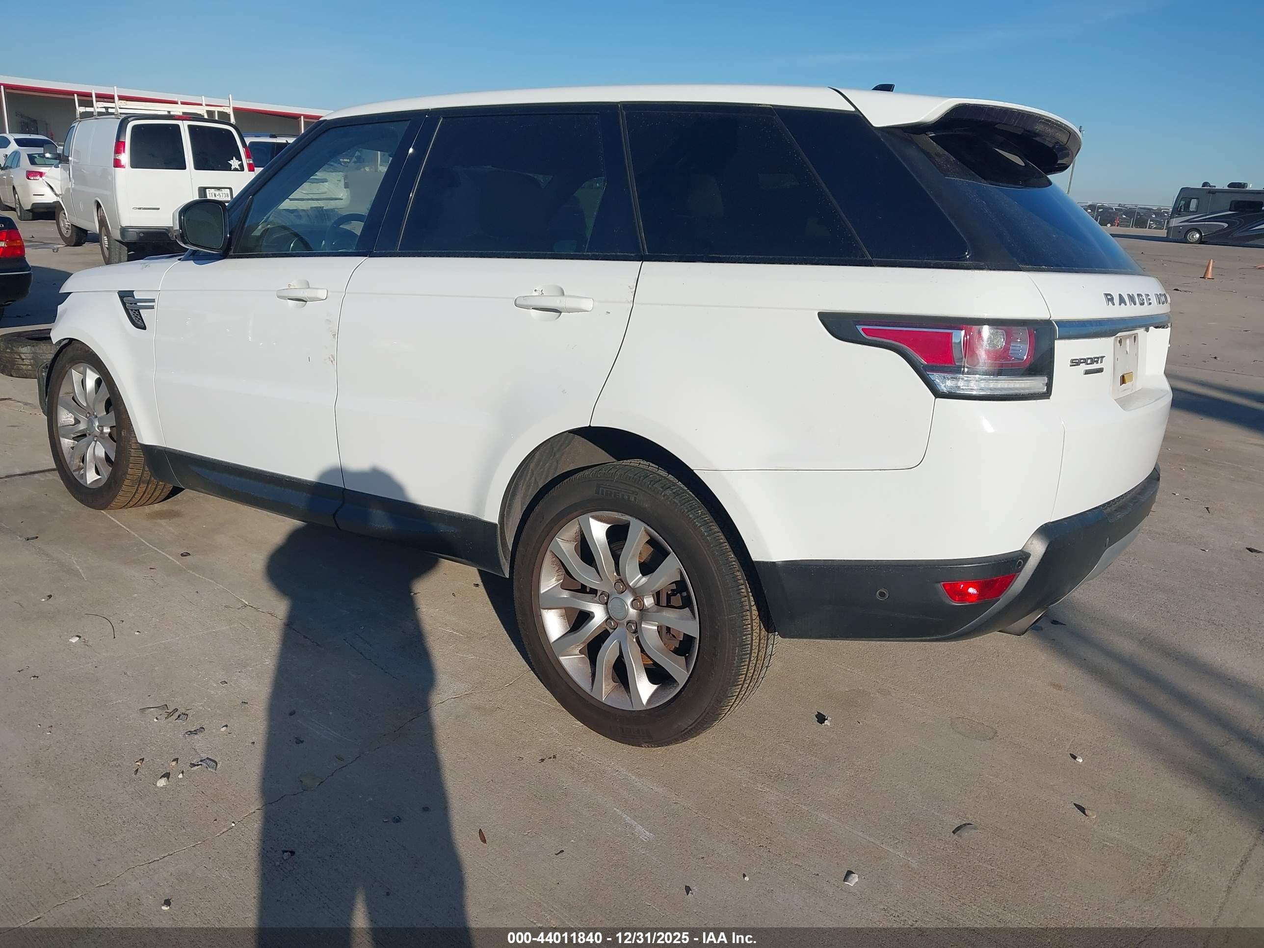 LAND ROVER image 3