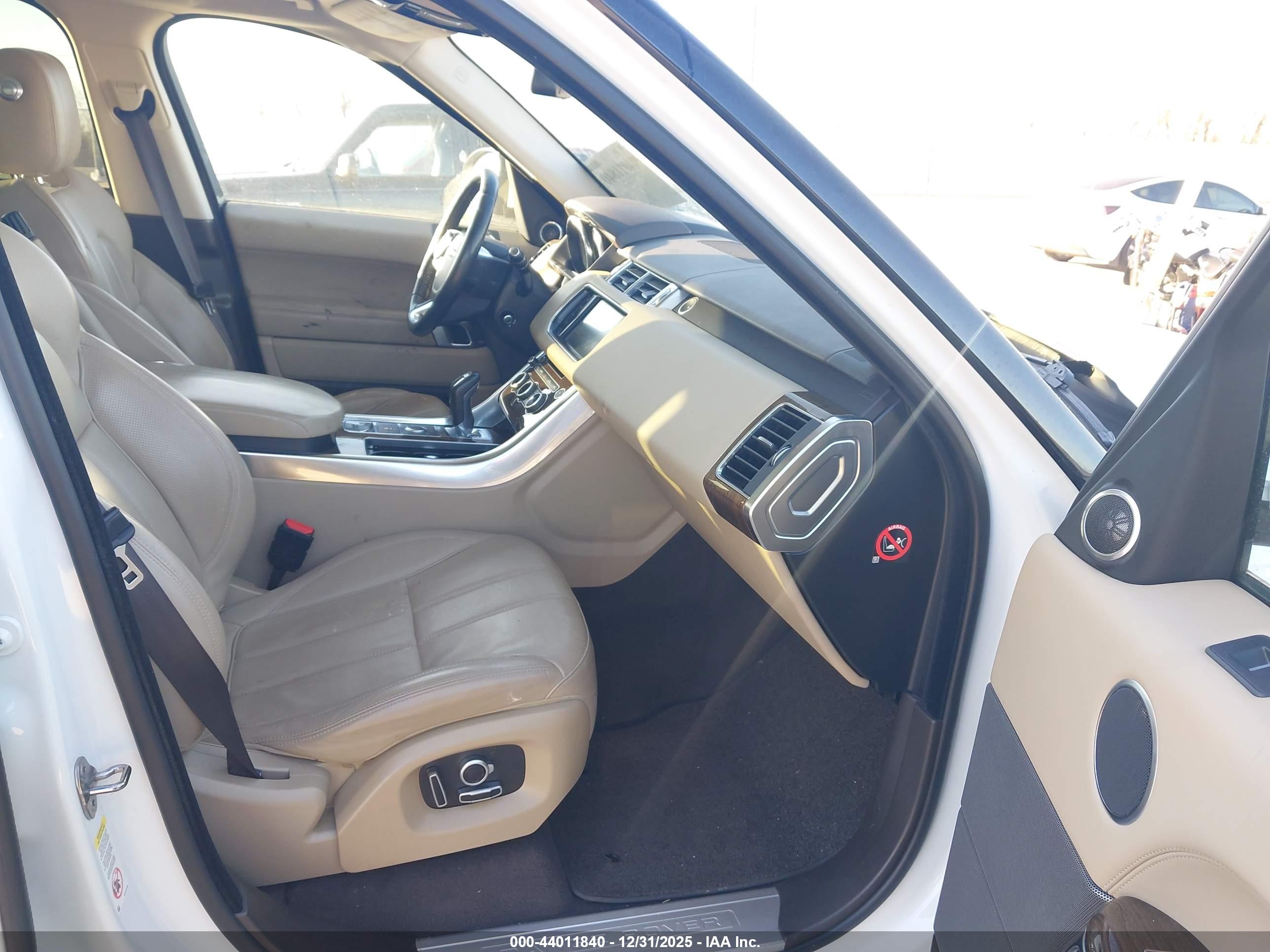 LAND ROVER image 5