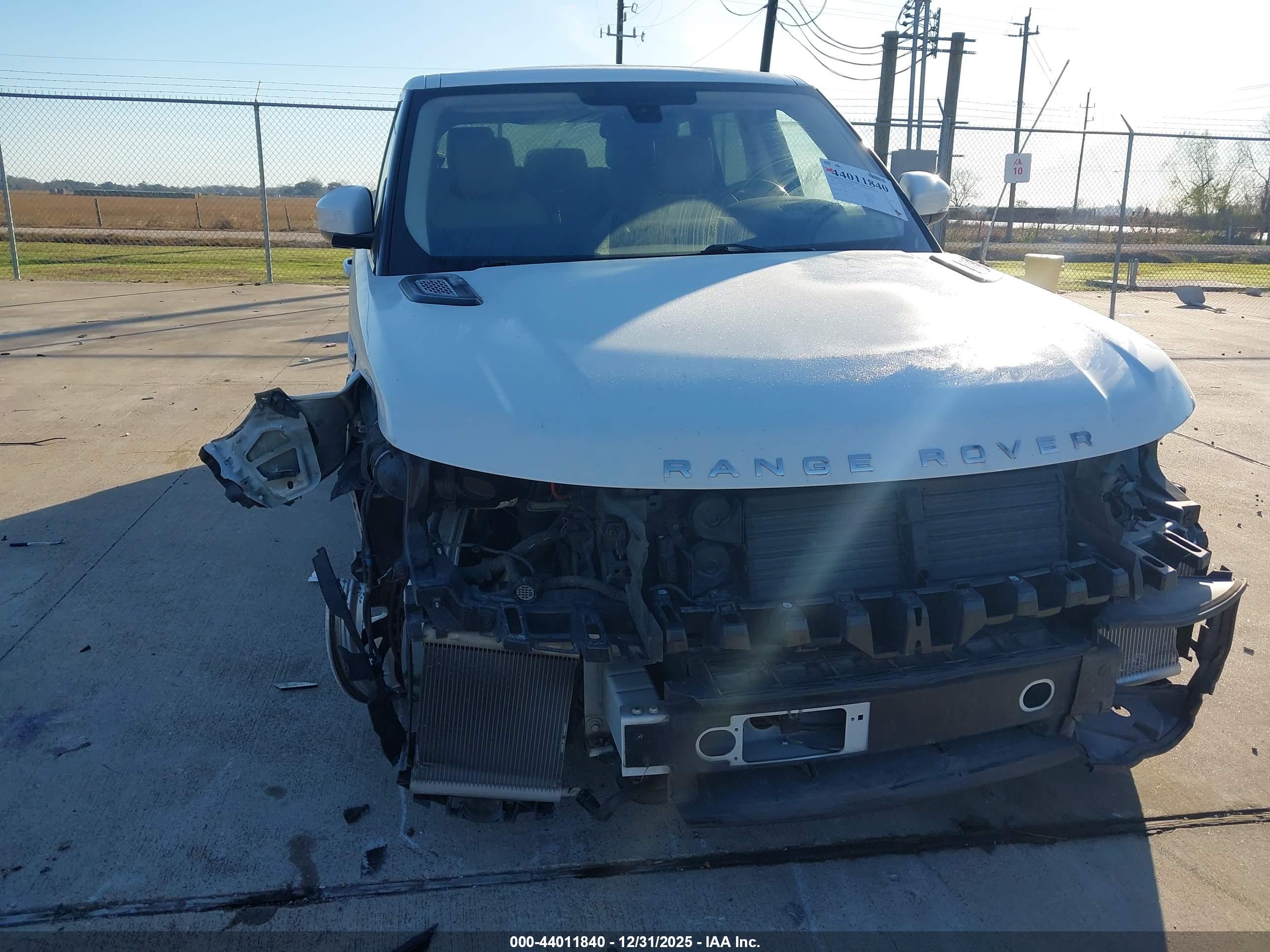 LAND ROVER image 6