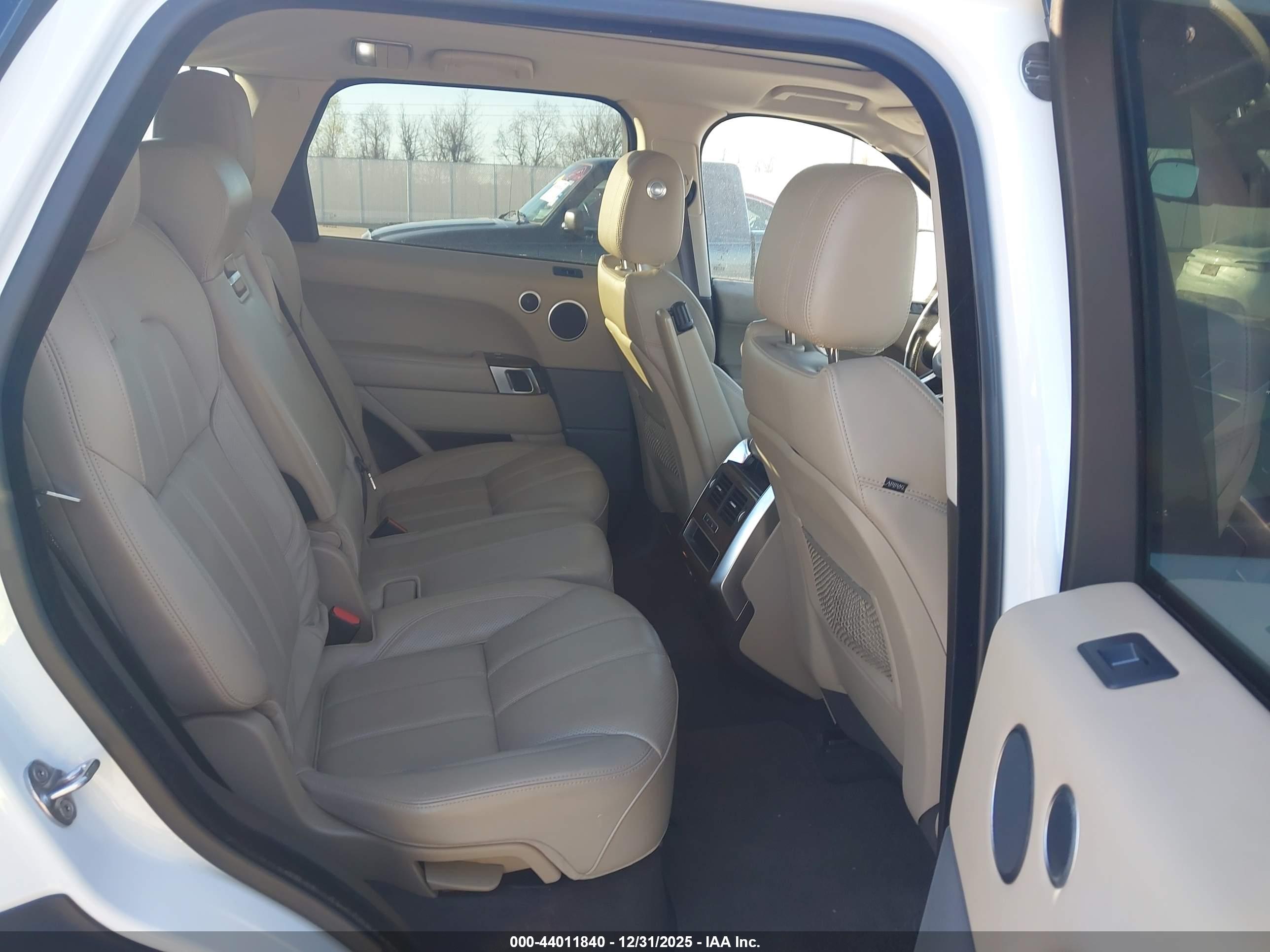 LAND ROVER image 8