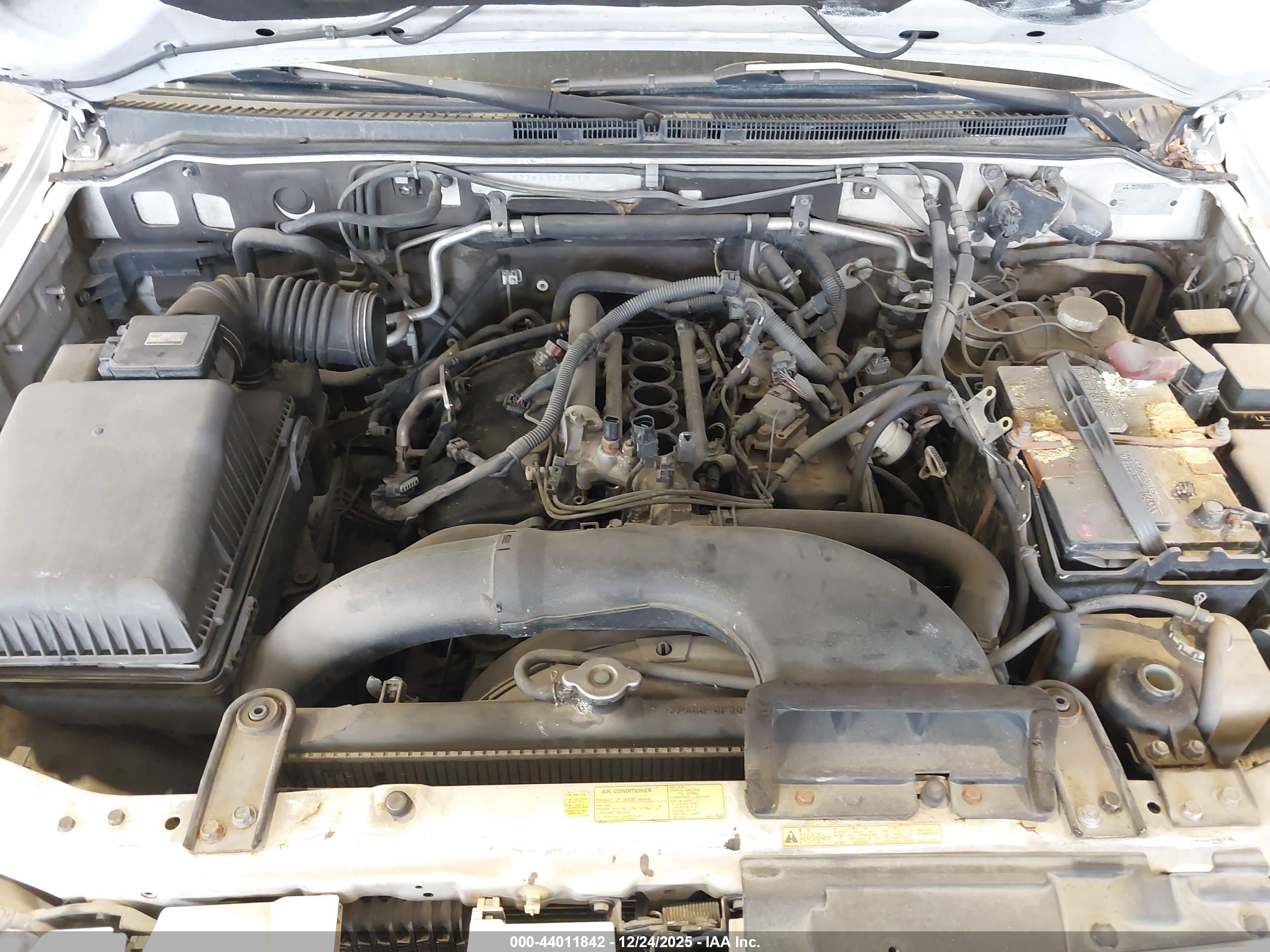 MITSUBISHI MONTERO image 10