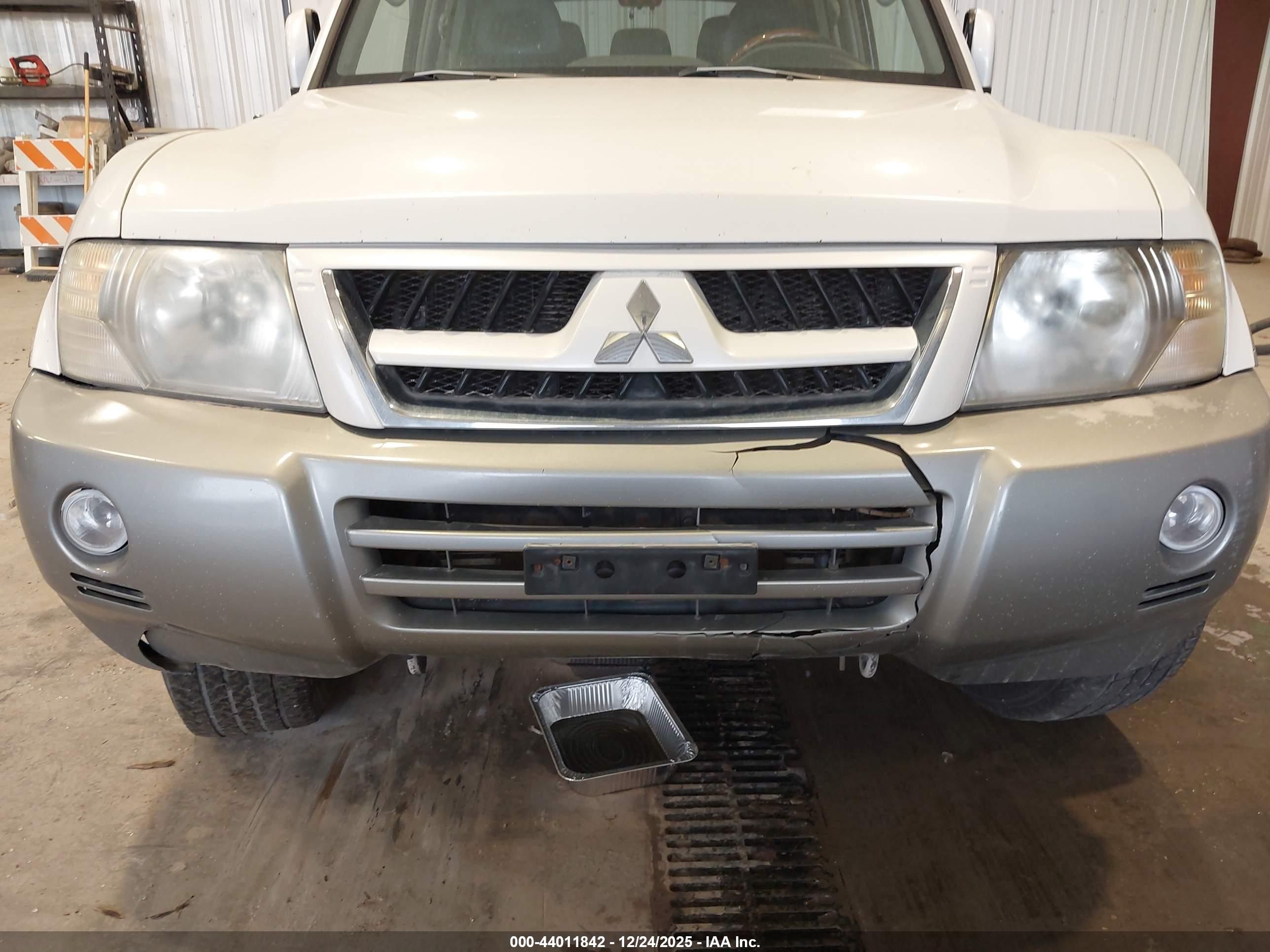 MITSUBISHI MONTERO image 6