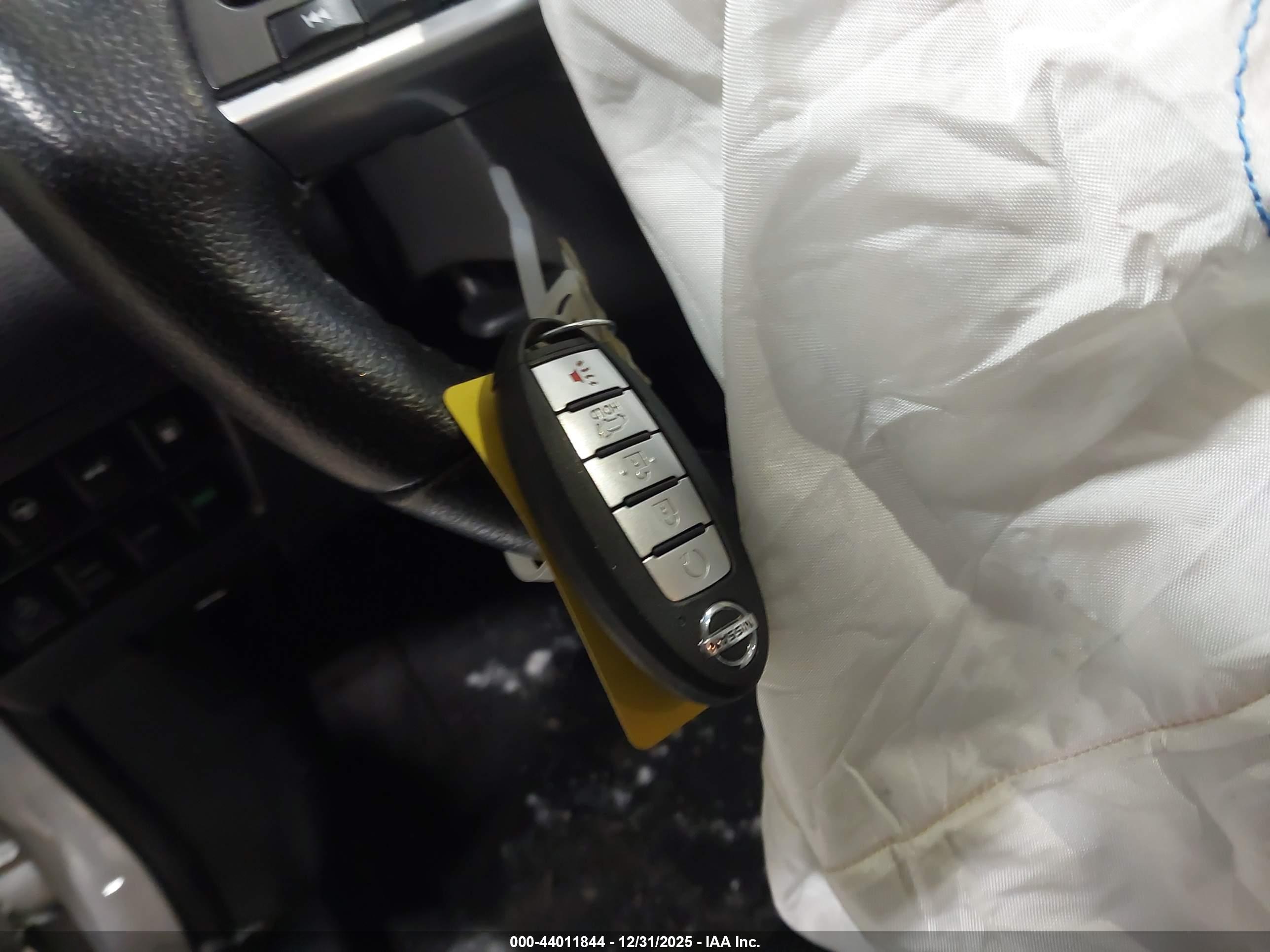 NISSAN ROGUE image 11