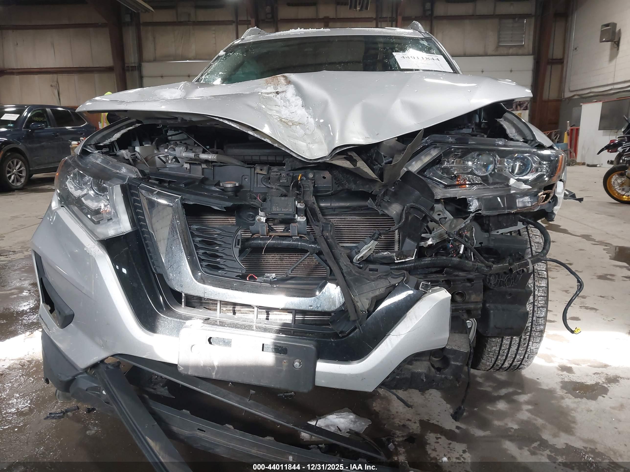 NISSAN ROGUE image 6