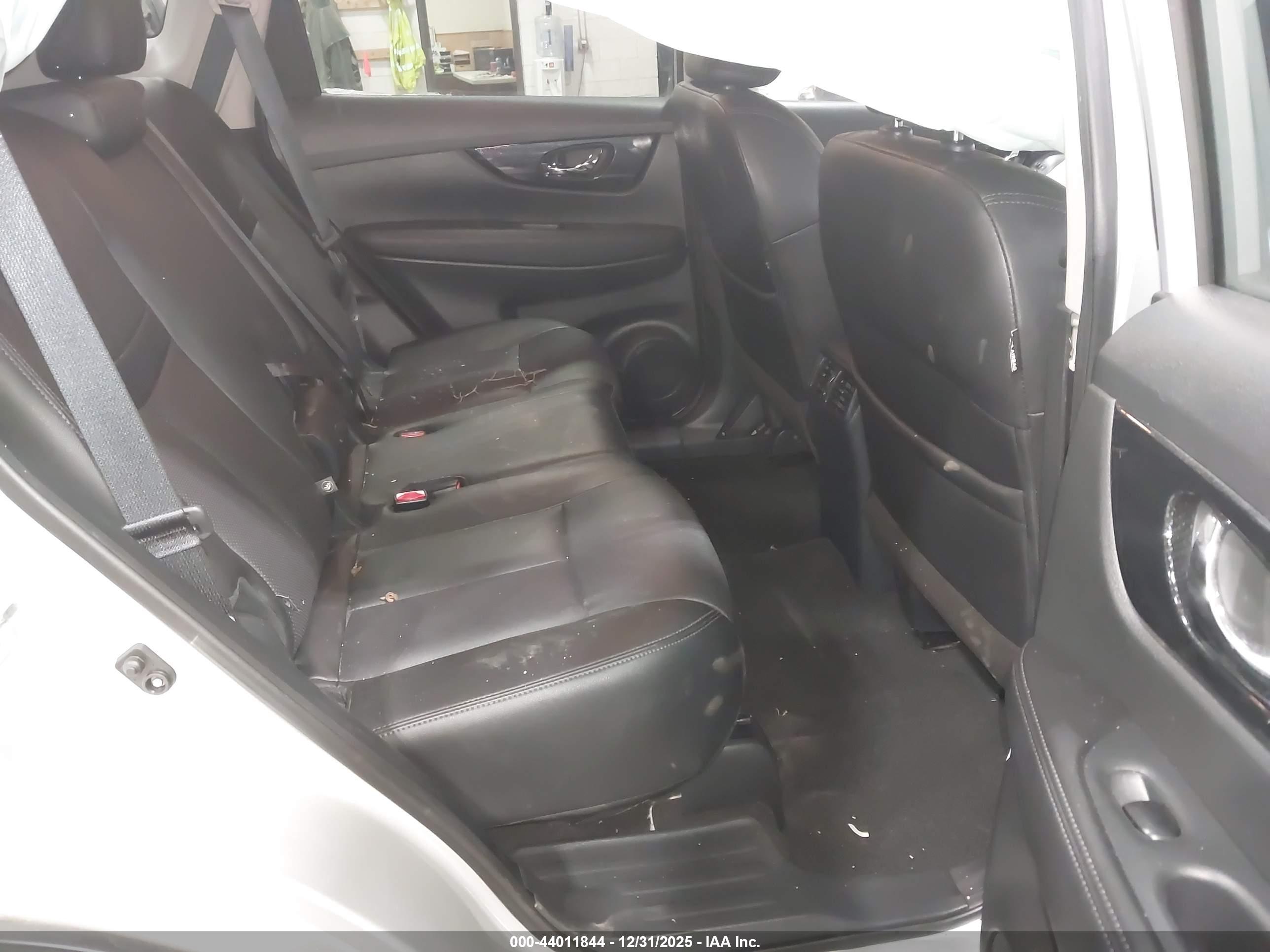 NISSAN ROGUE image 8