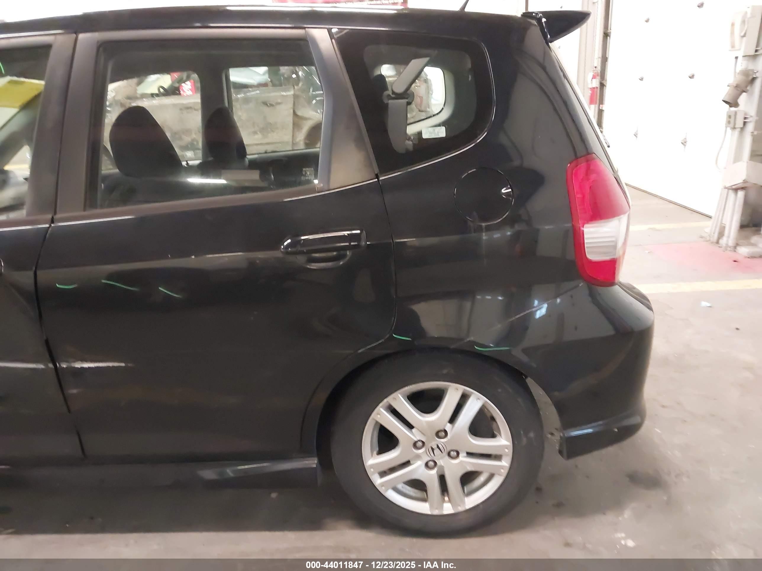 HONDA FIT image 6