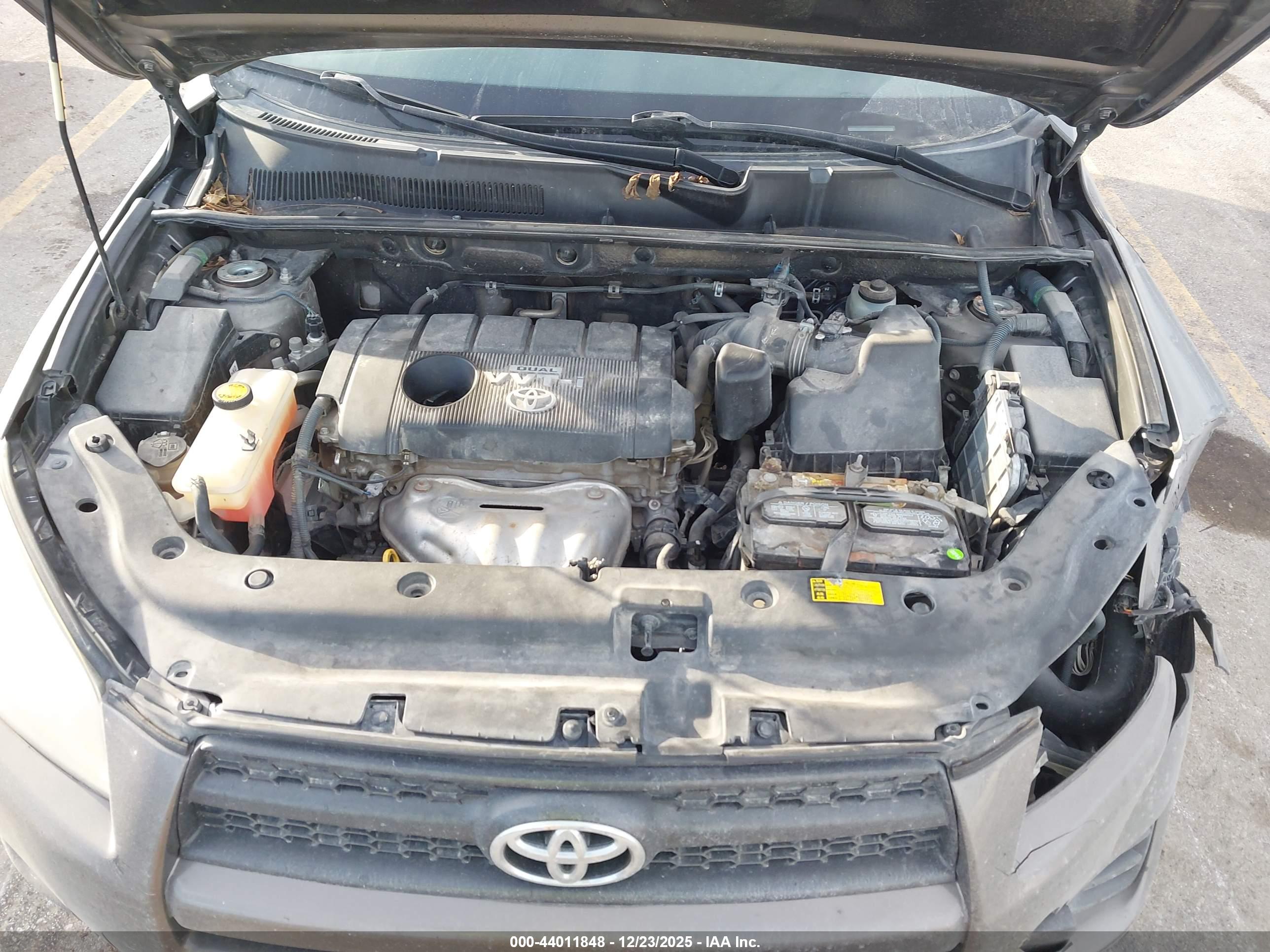 TOYOTA RAV4 image 10
