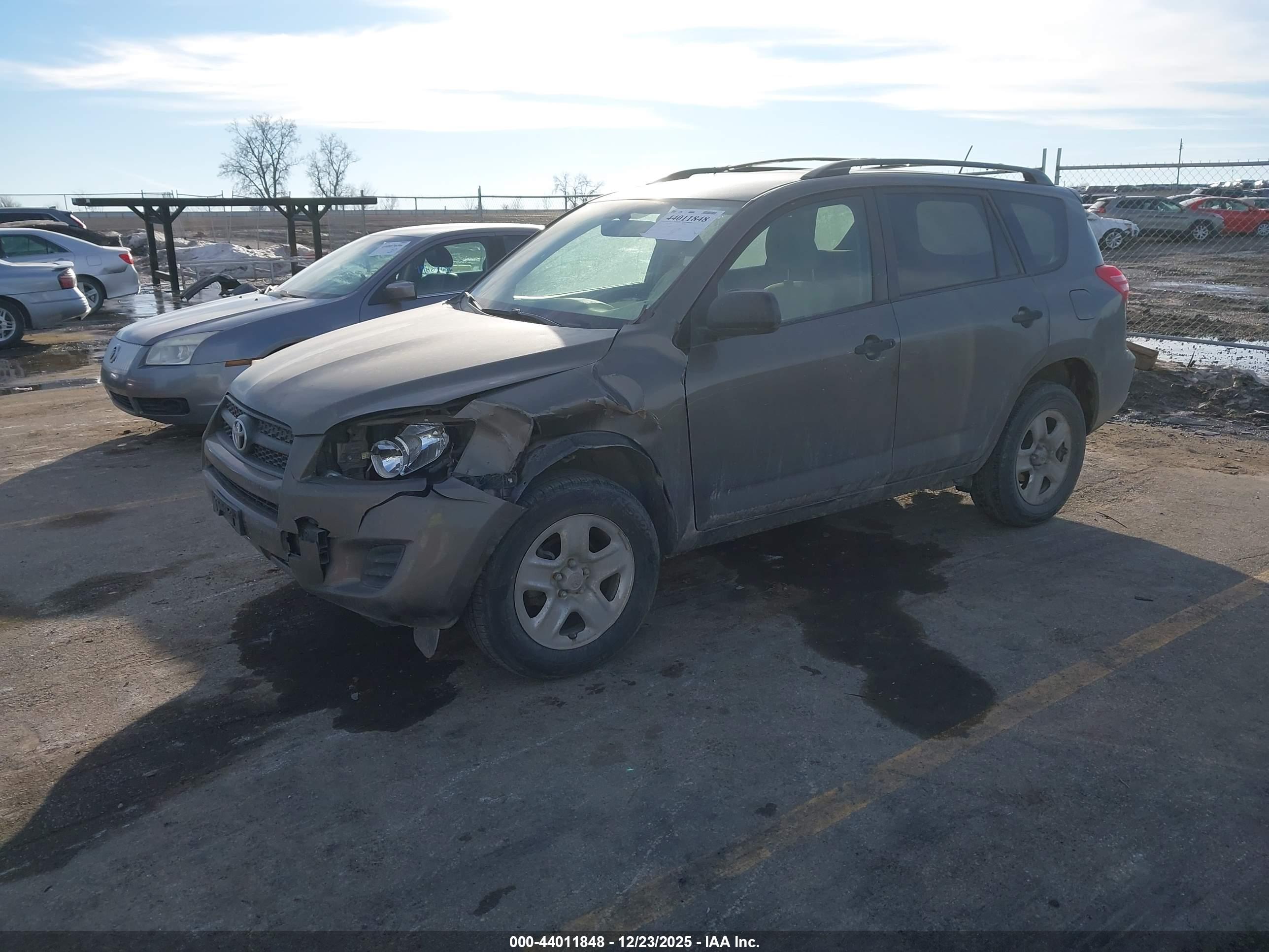 TOYOTA RAV4 image 2