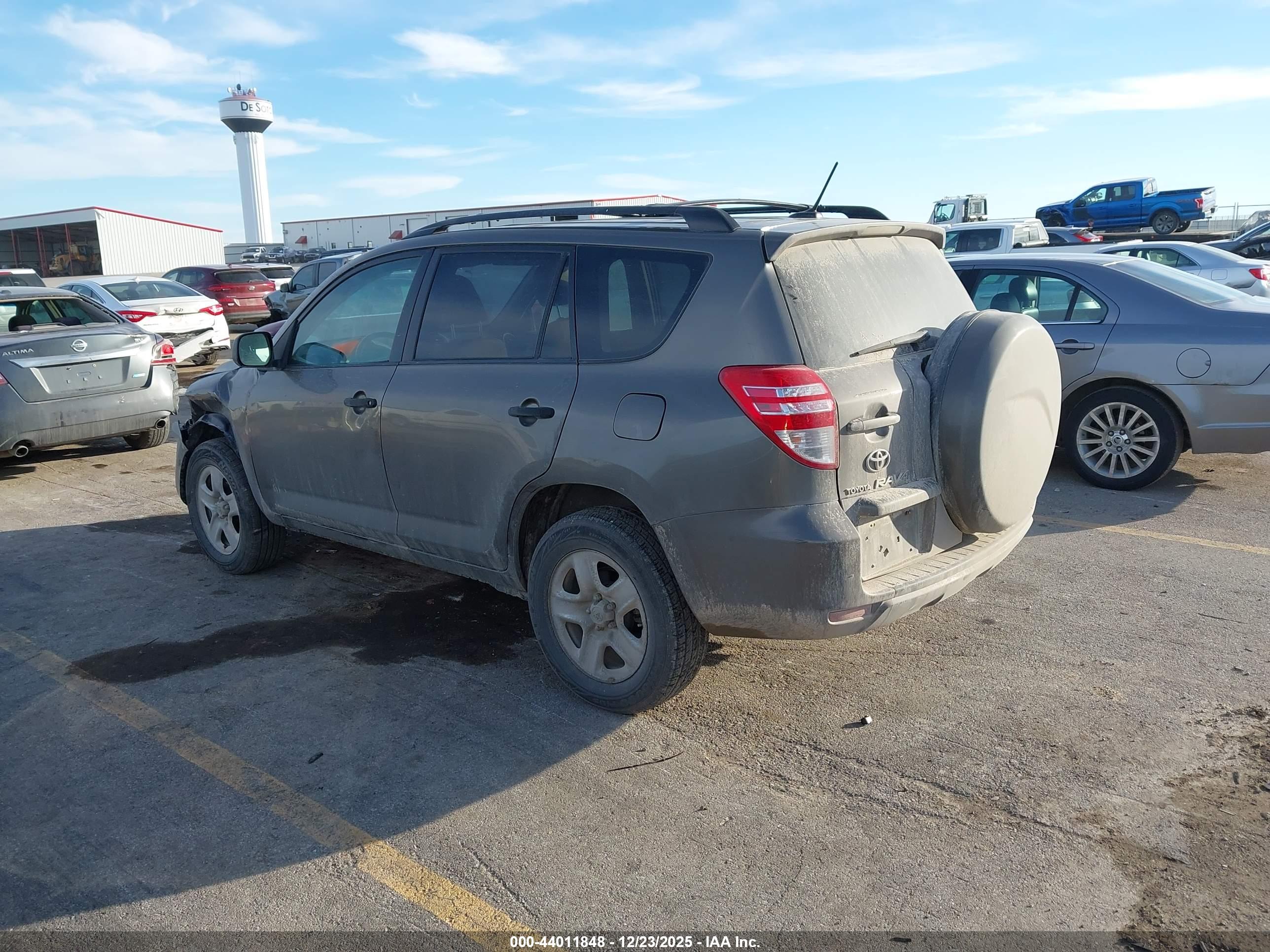 TOYOTA RAV4 image 3