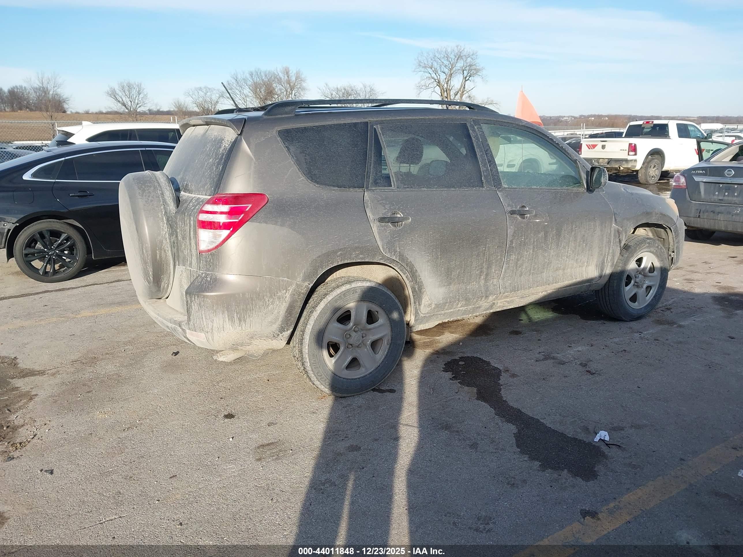 TOYOTA RAV4 image 4