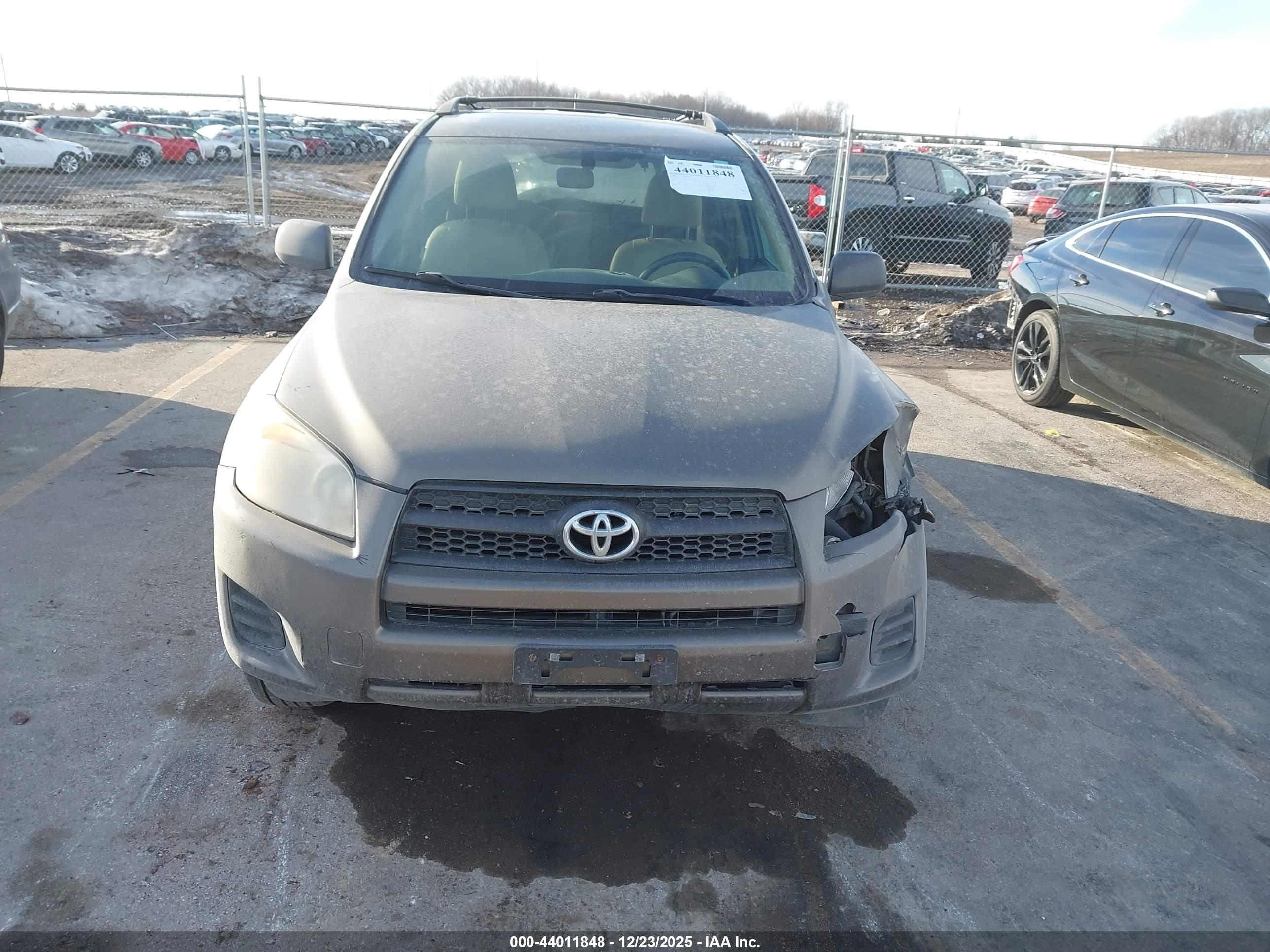 TOYOTA RAV4 image 6