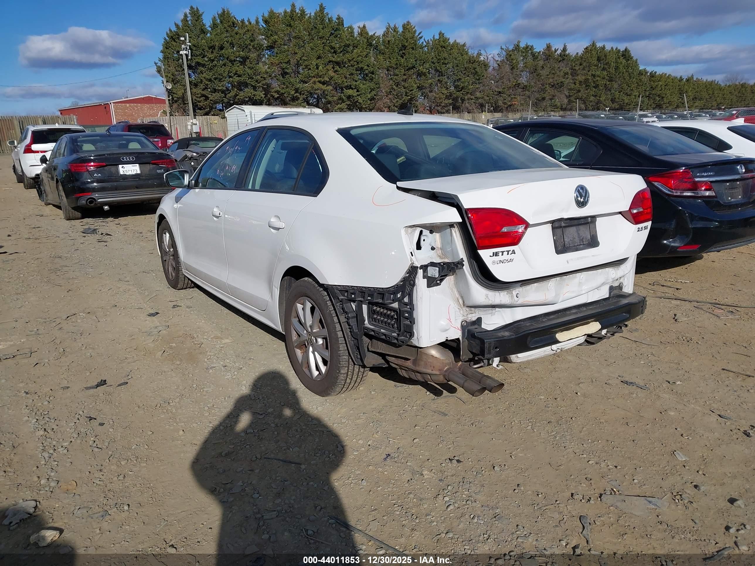 VOLKSWAGEN JETTA image 3