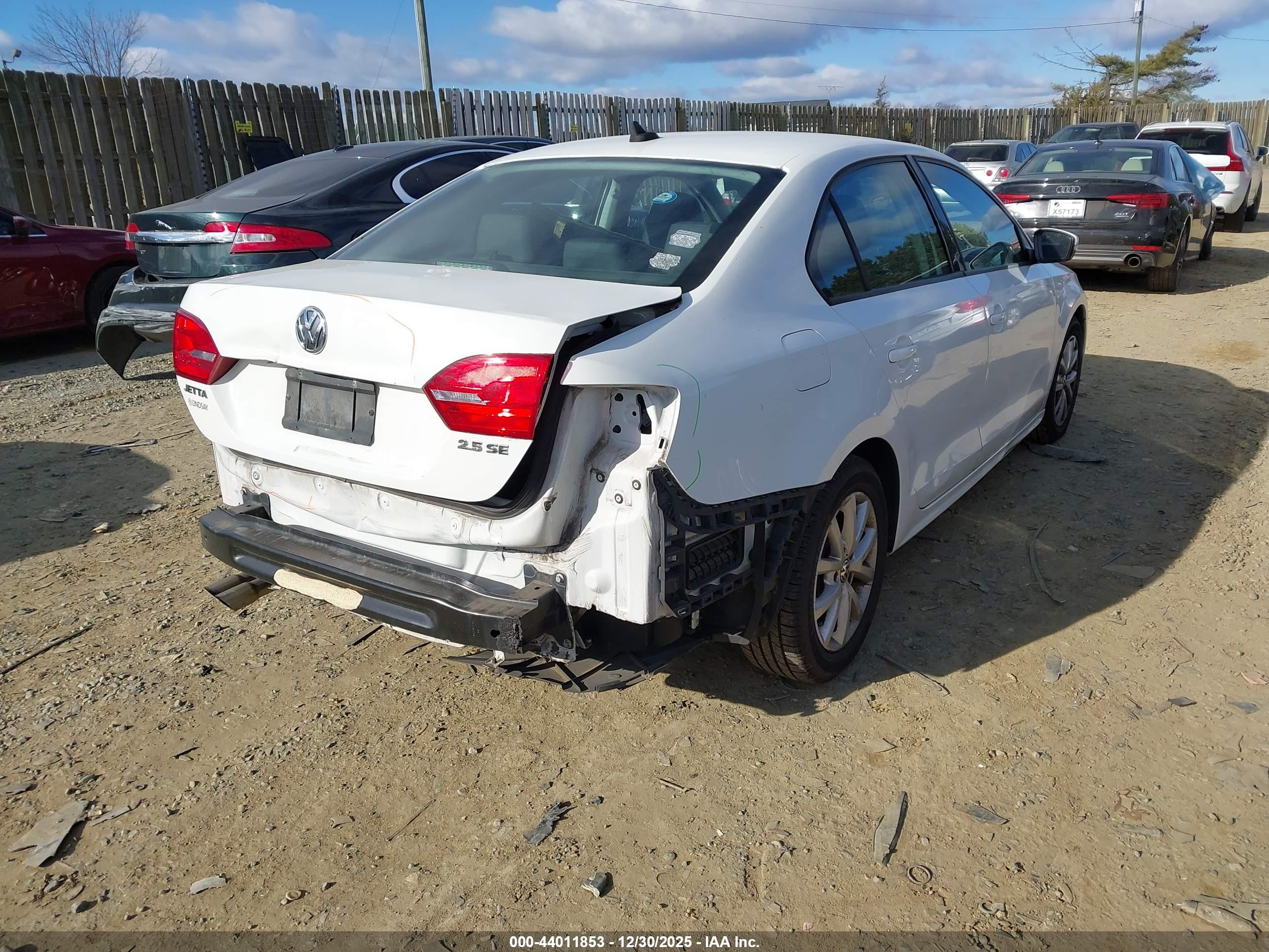 VOLKSWAGEN JETTA image 4