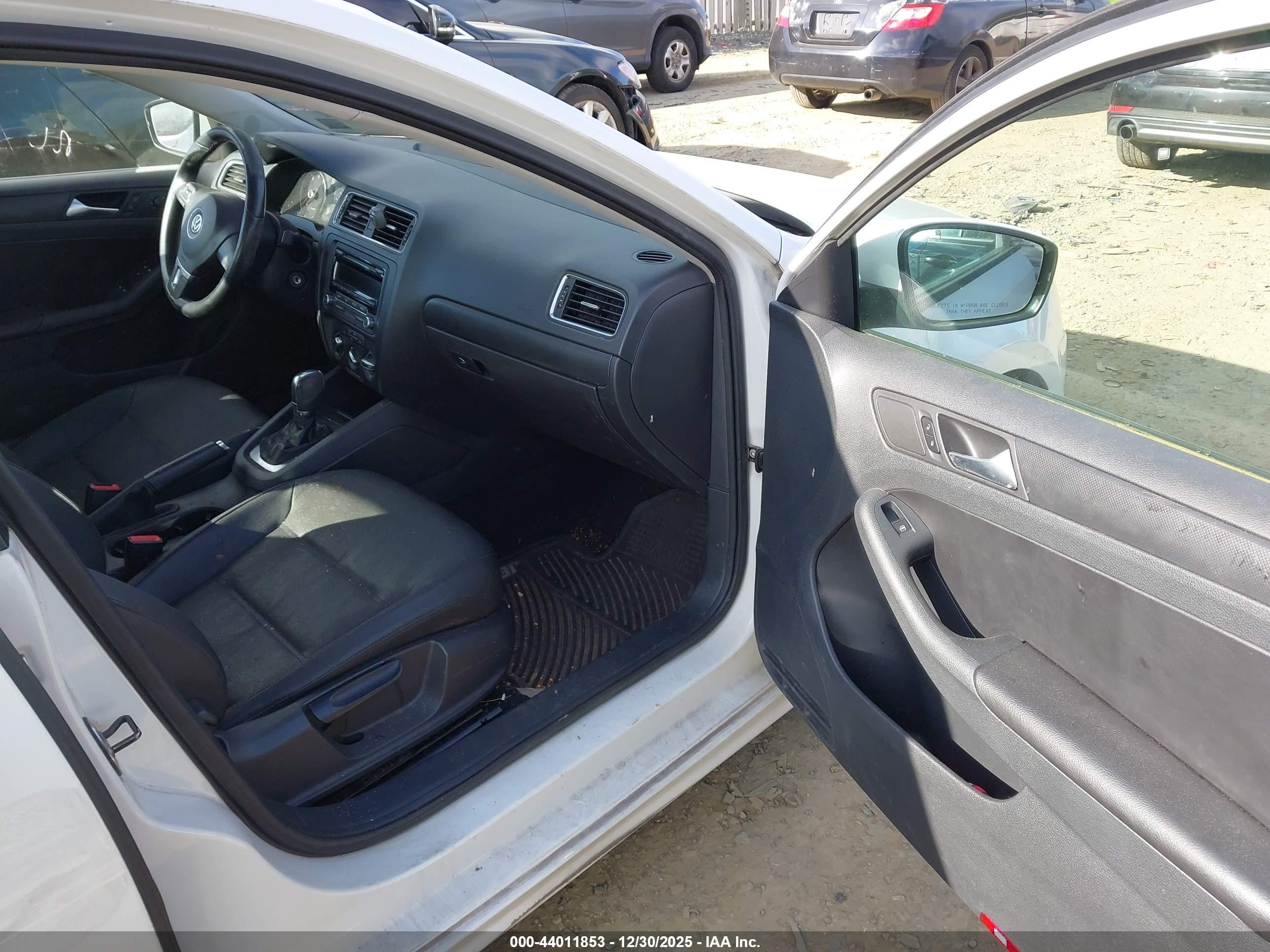 VOLKSWAGEN JETTA image 5