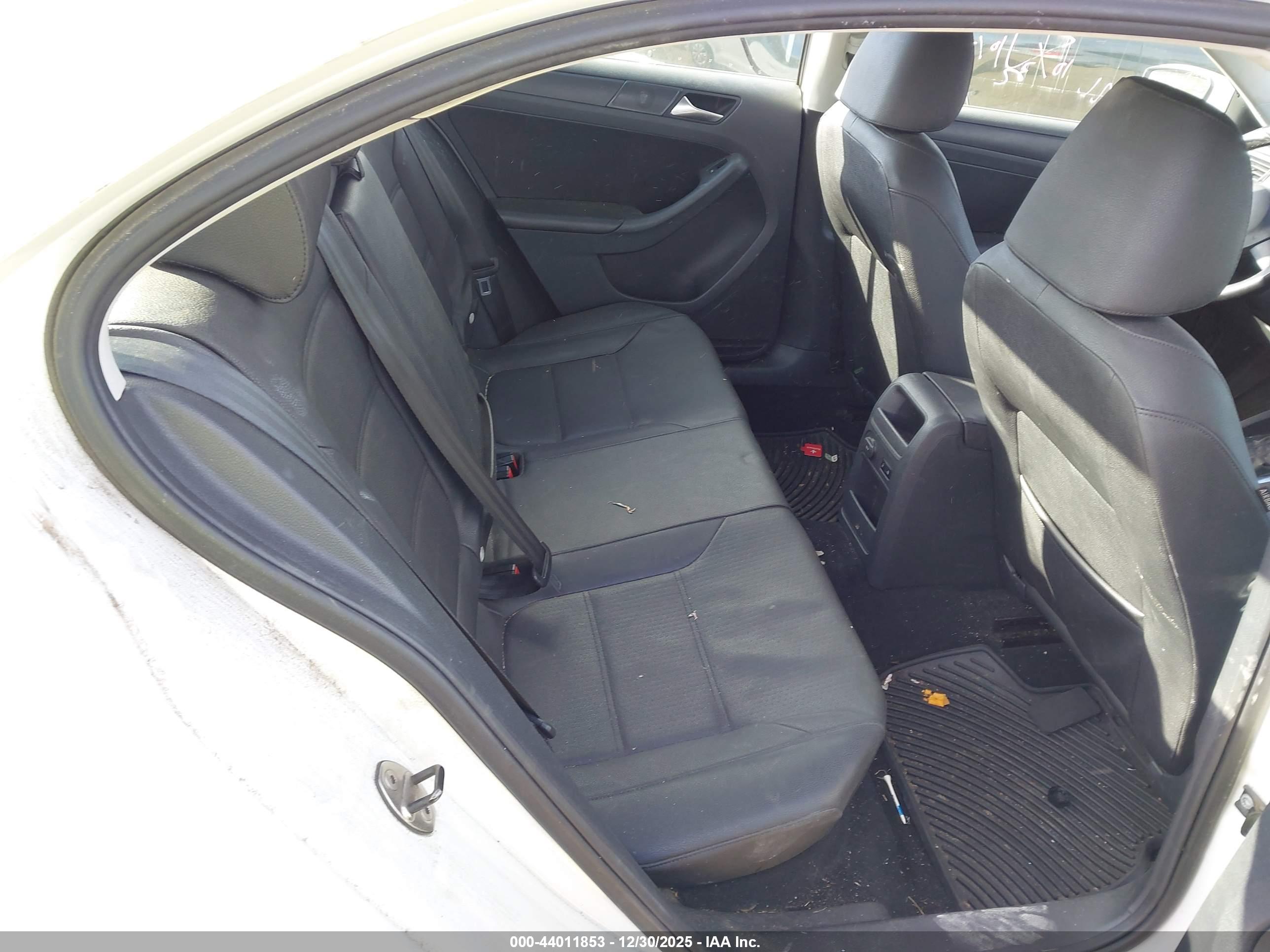 VOLKSWAGEN JETTA image 8