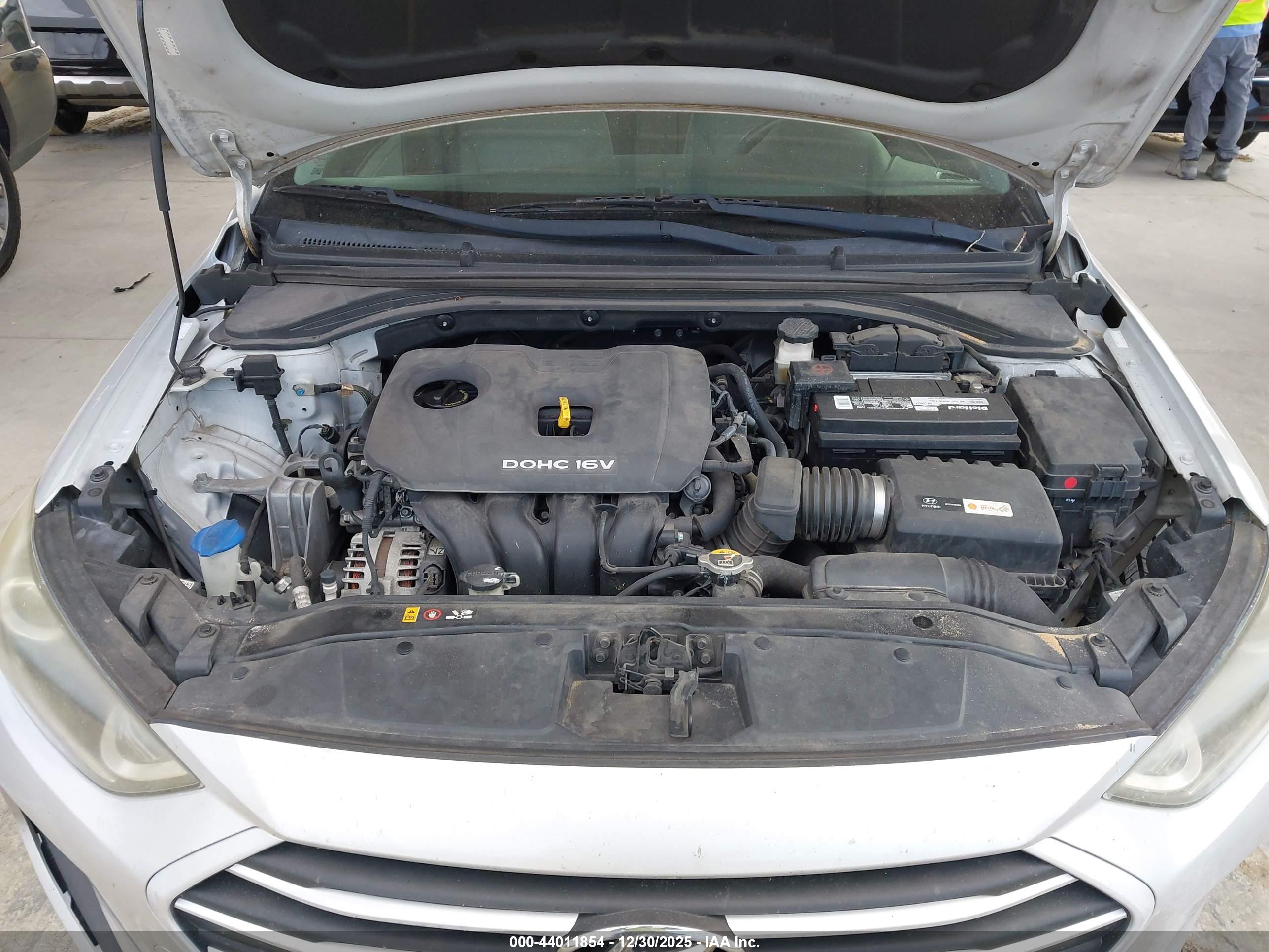 HYUNDAI ELANTRA image 10