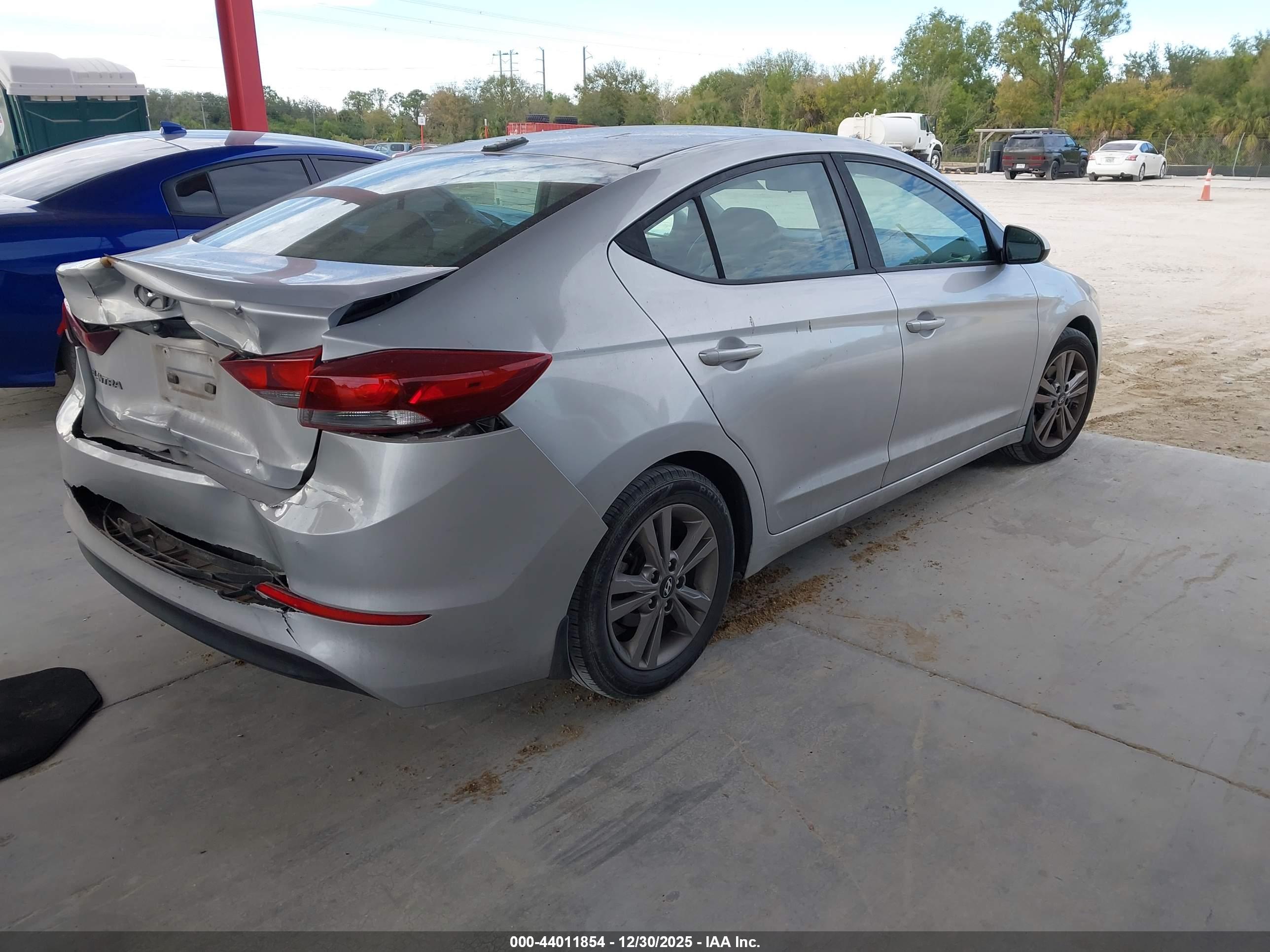 HYUNDAI ELANTRA image 4