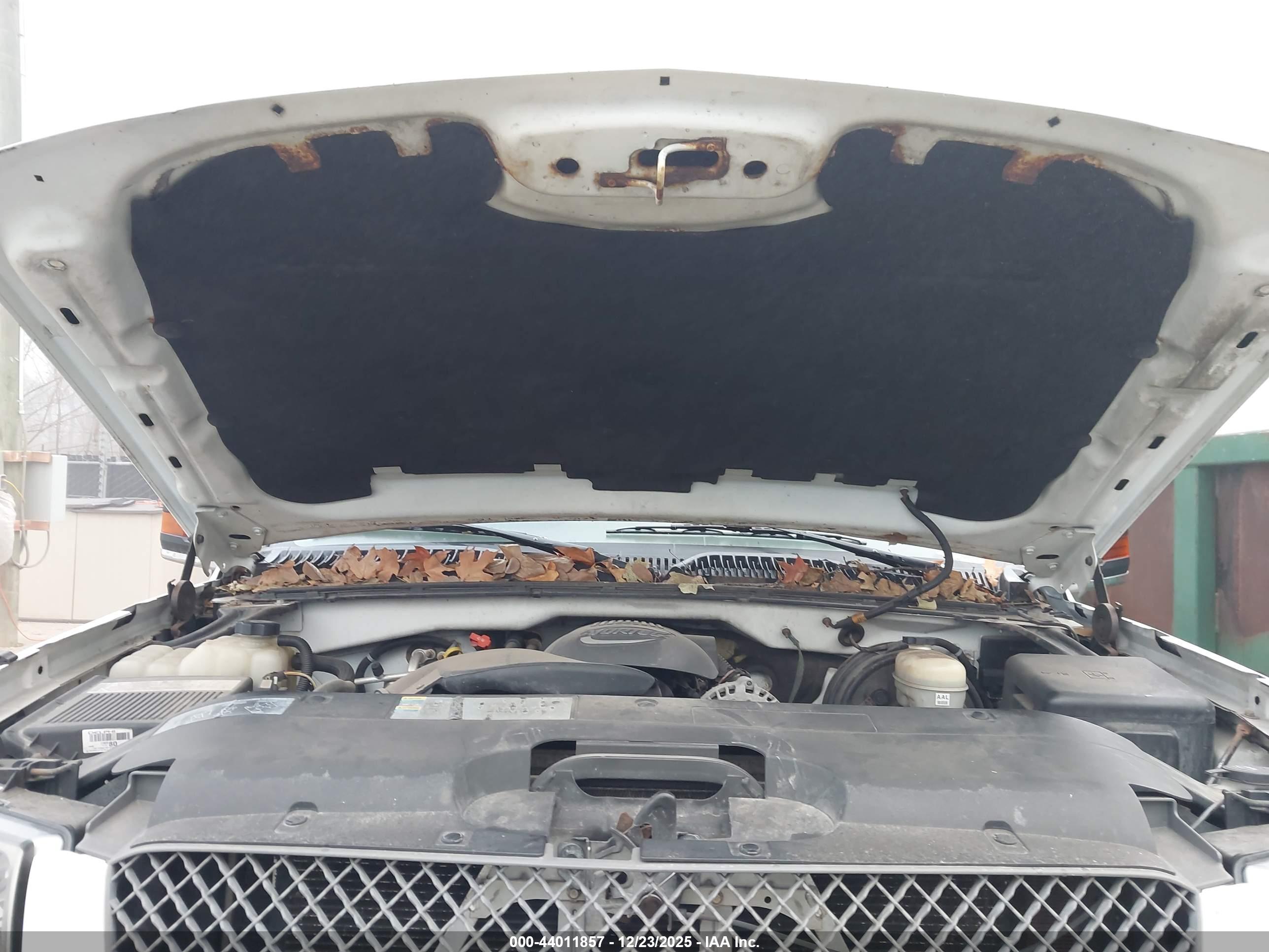 CHEVROLET SILVERADO image 10