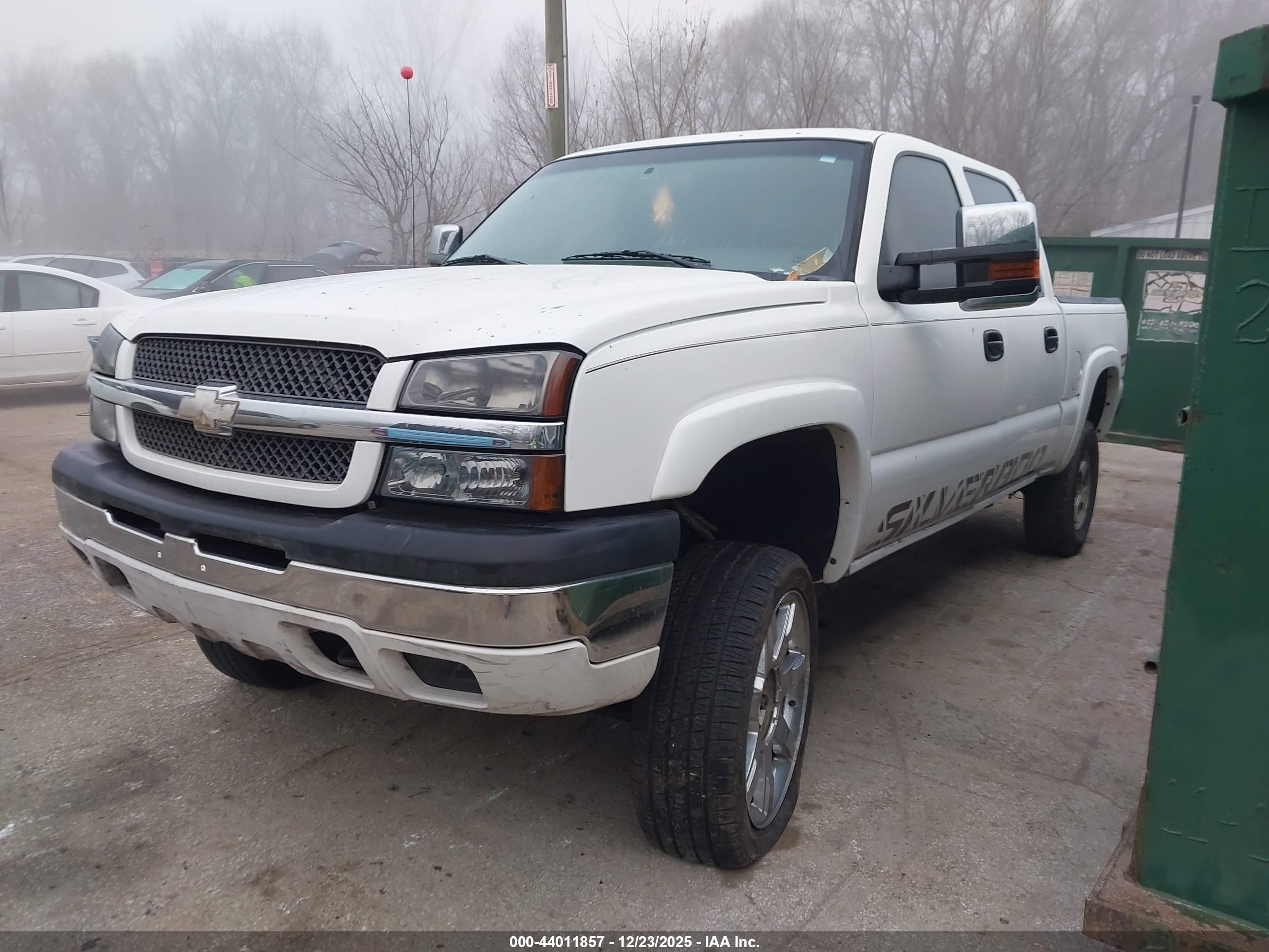 CHEVROLET SILVERADO image 2