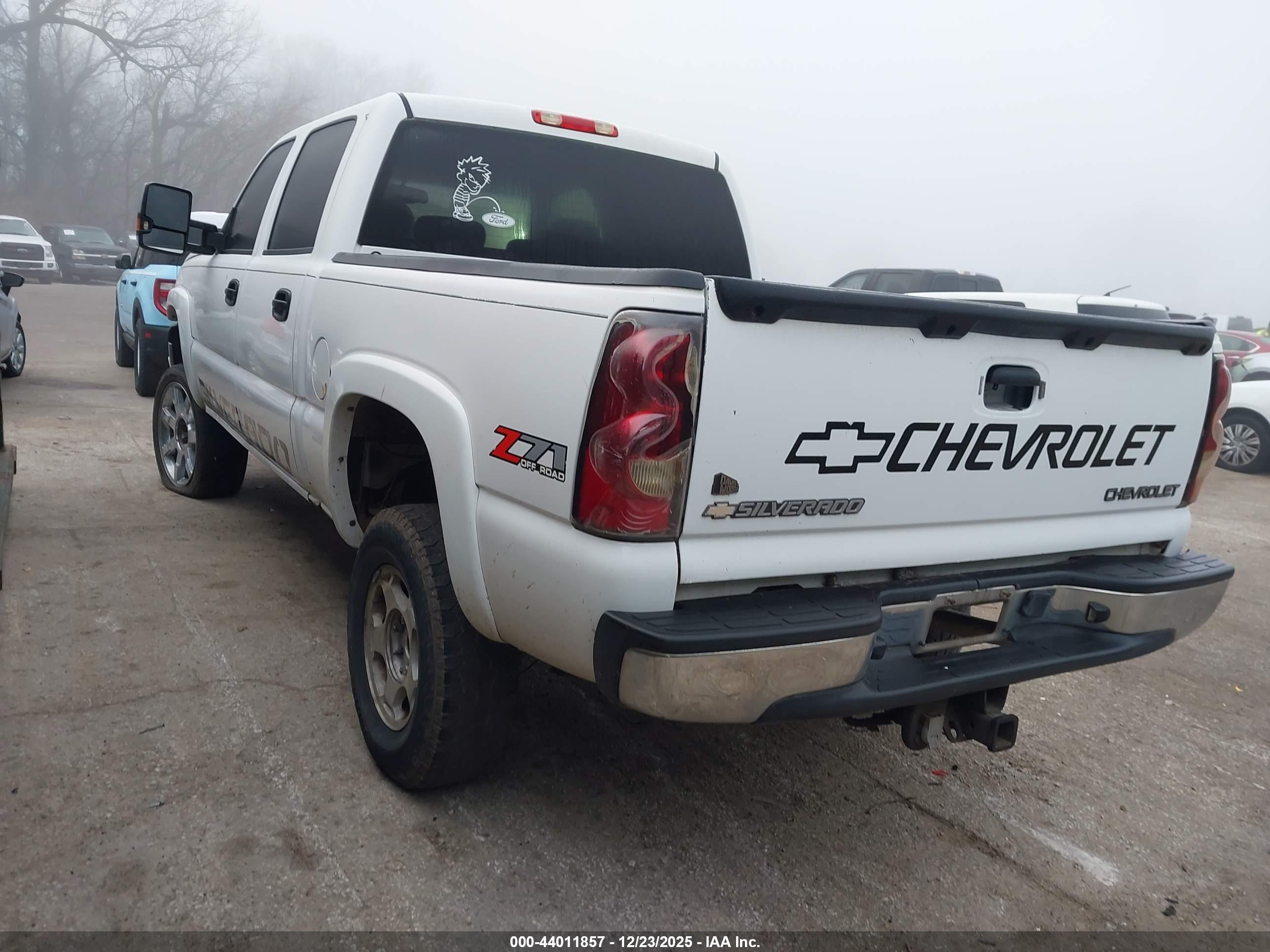 CHEVROLET SILVERADO image 3