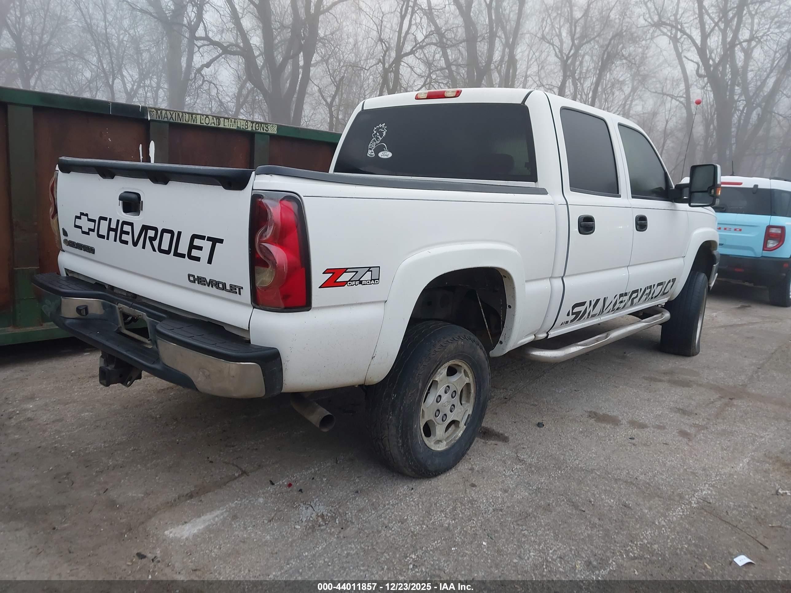 CHEVROLET SILVERADO image 4