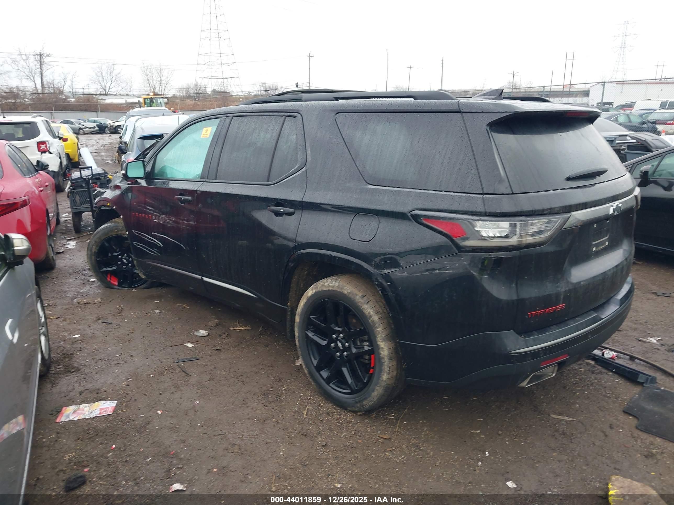 CHEVROLET TRAVERSE image 3