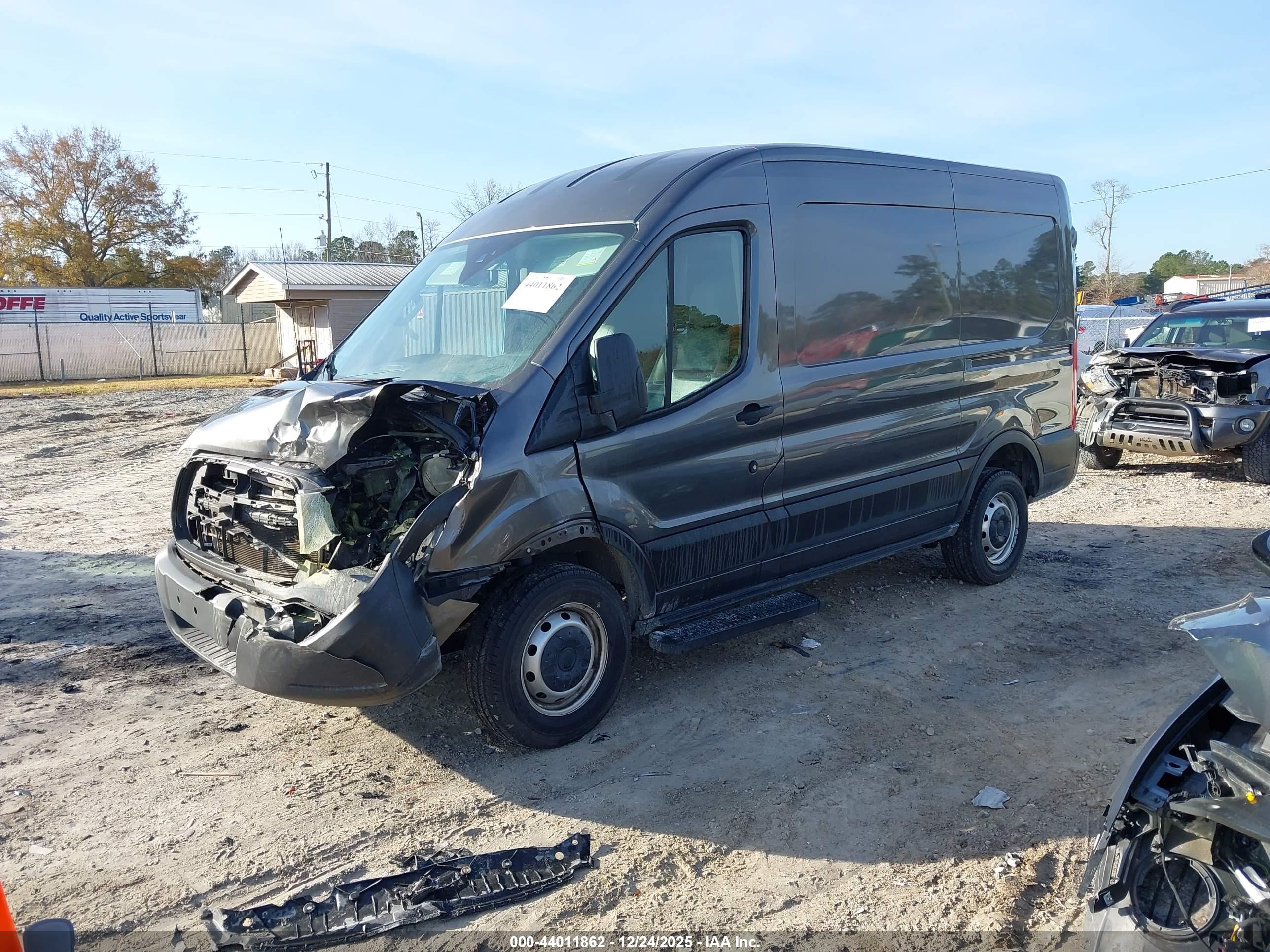 FORD TRANSIT-250 image 2