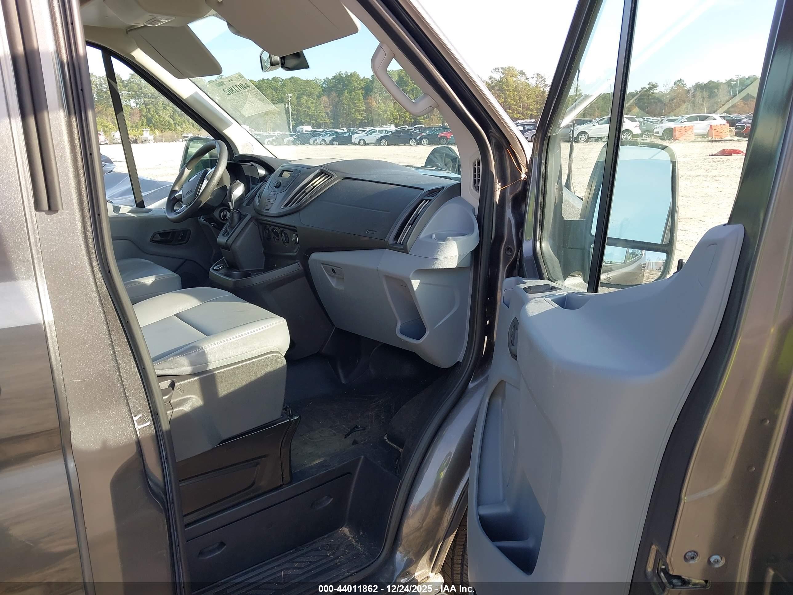 FORD TRANSIT-250 image 5