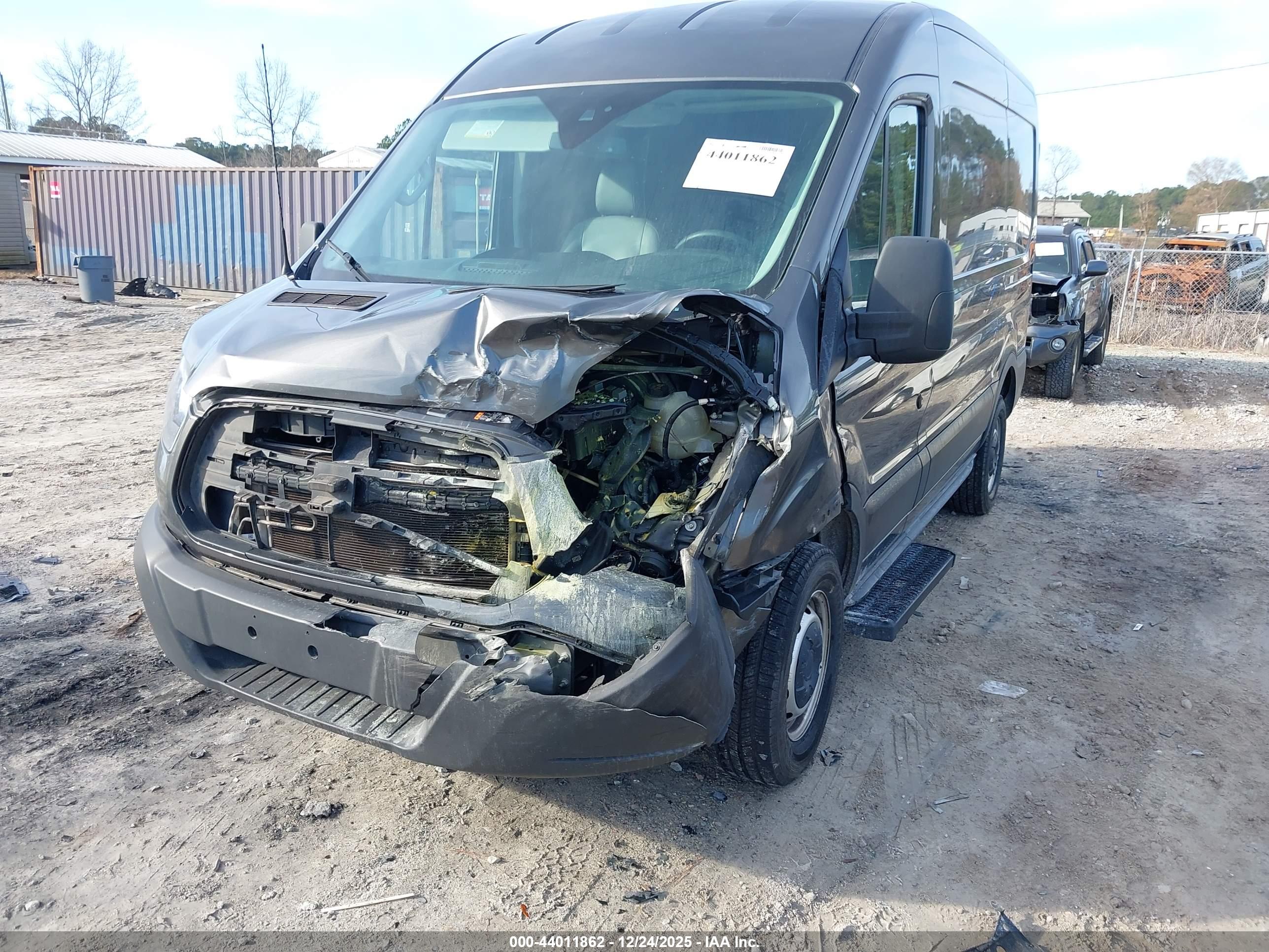 FORD TRANSIT-250 image 6