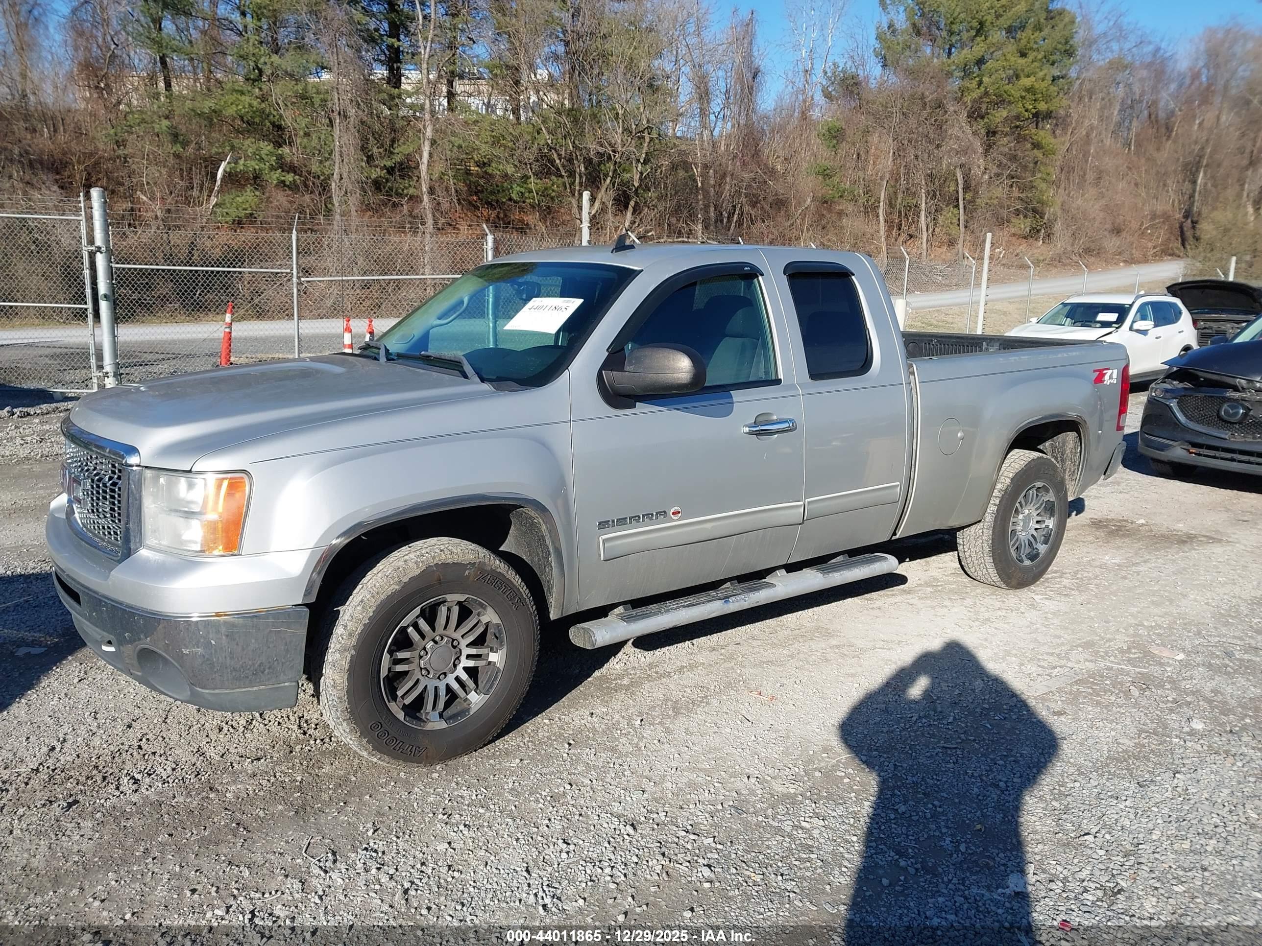 GMC SIERRA image 2