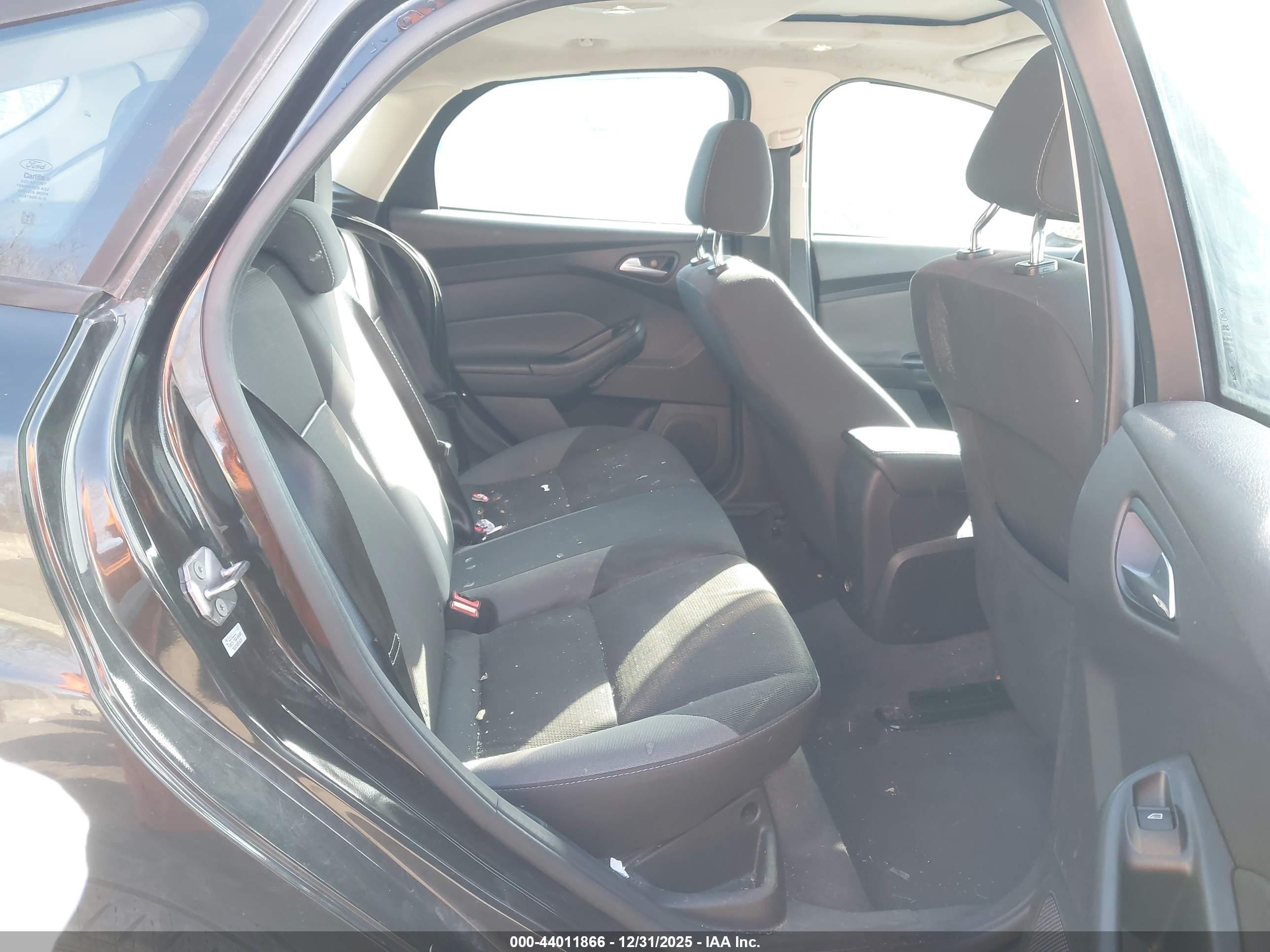 FORD FOCUS image 8
