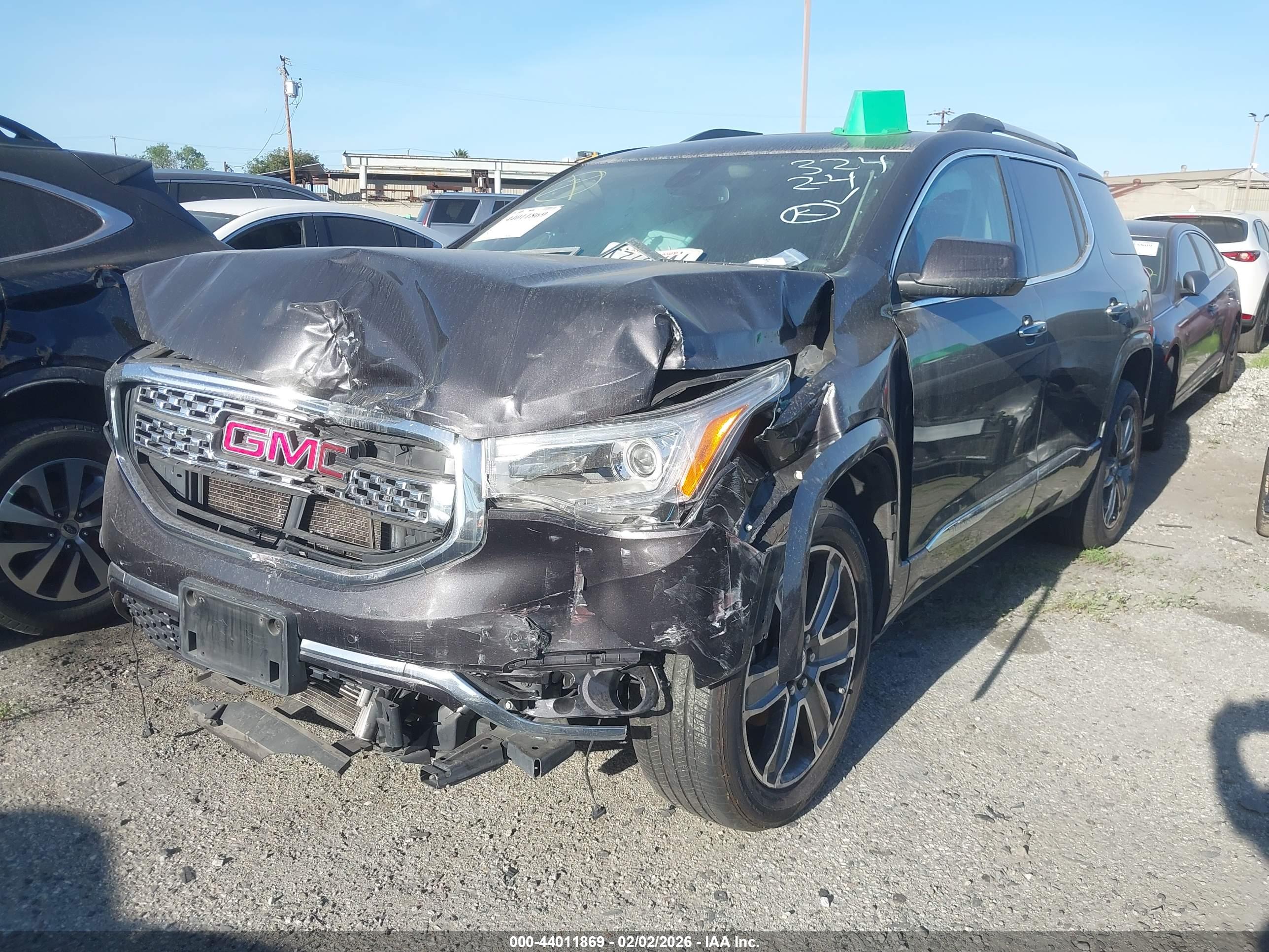 GMC ACADIA image 2