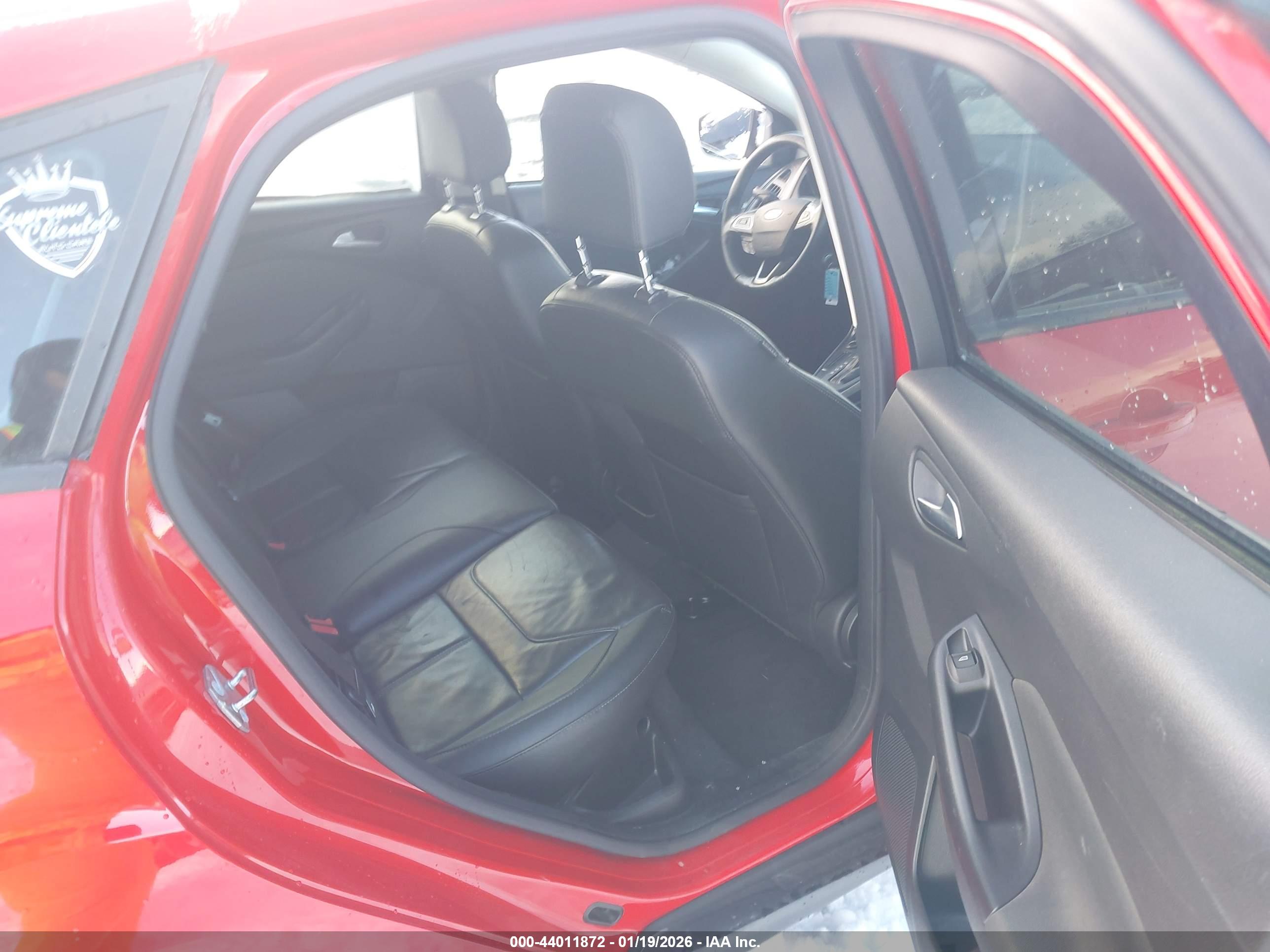 FORD FOCUS image 8