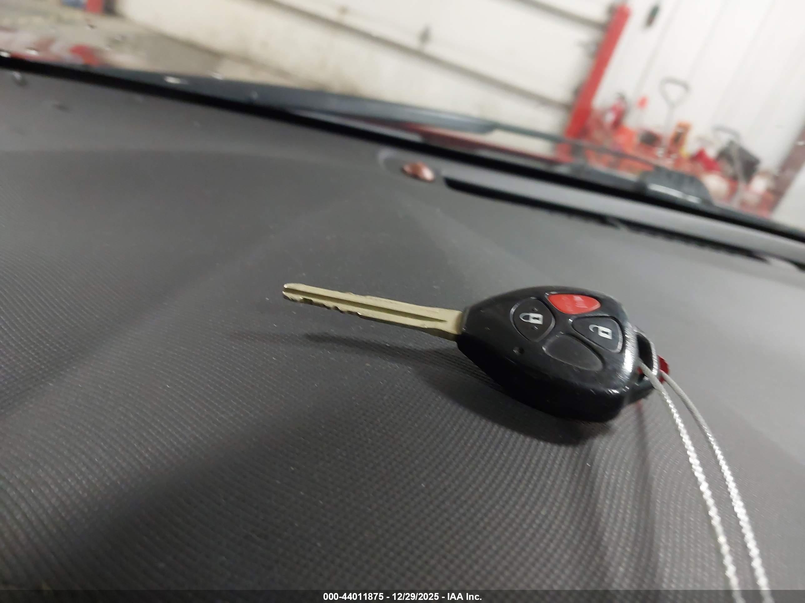 PONTIAC VIBE image 11