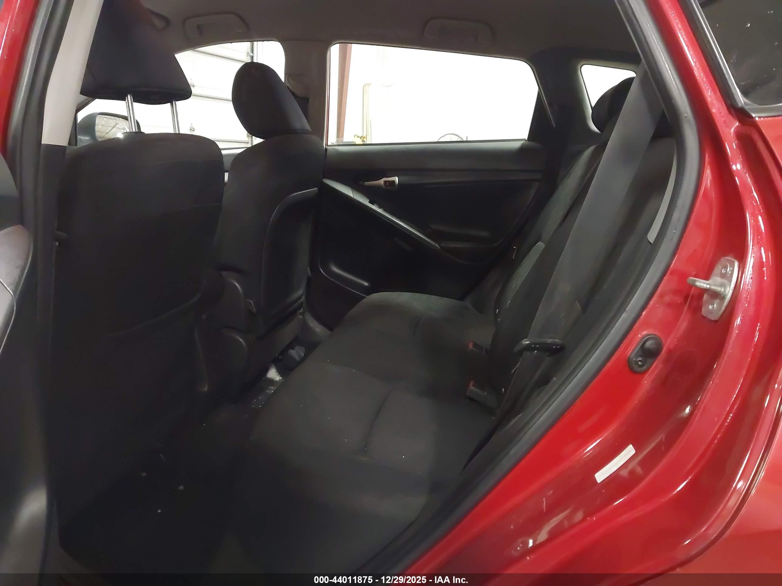 PONTIAC VIBE image 8