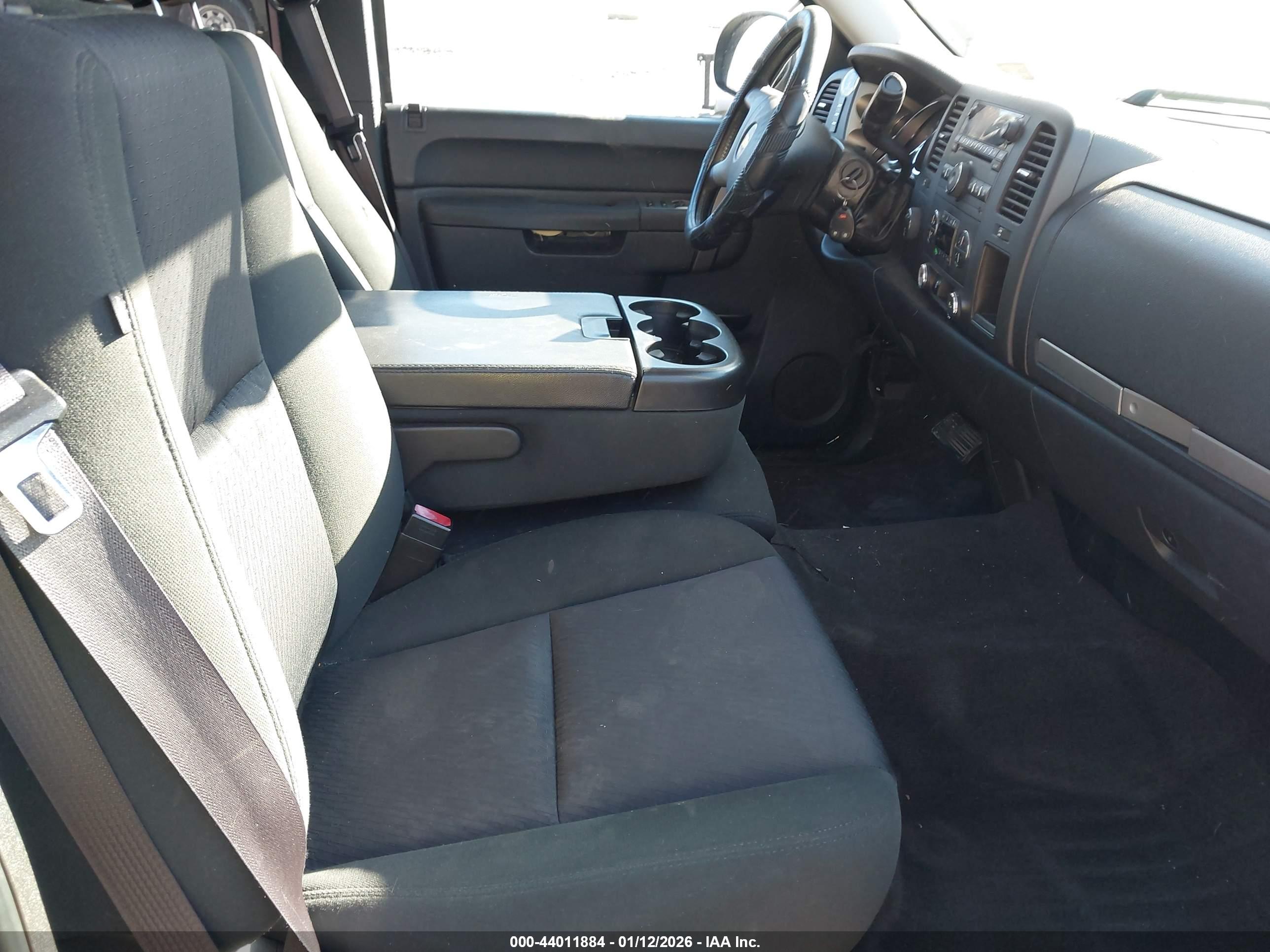 CHEVROLET SILVERADO image 5