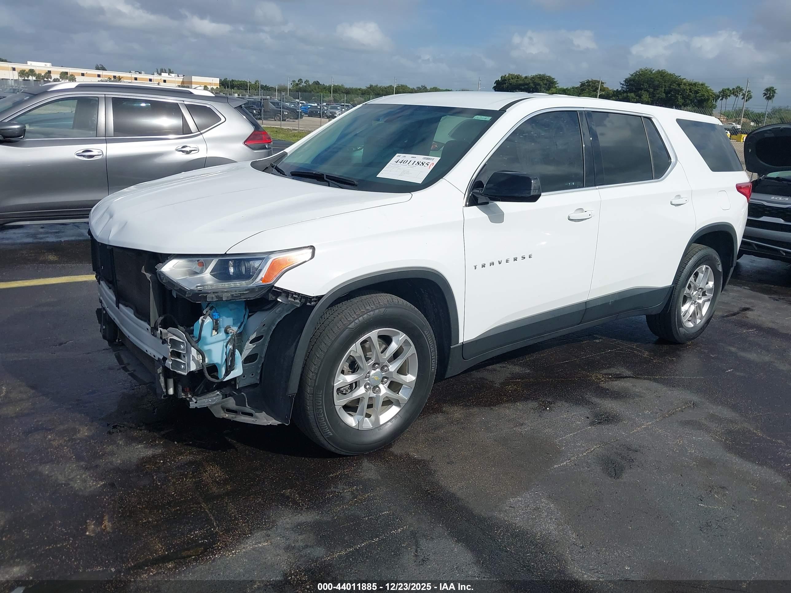 CHEVROLET TRAVERSE image 2
