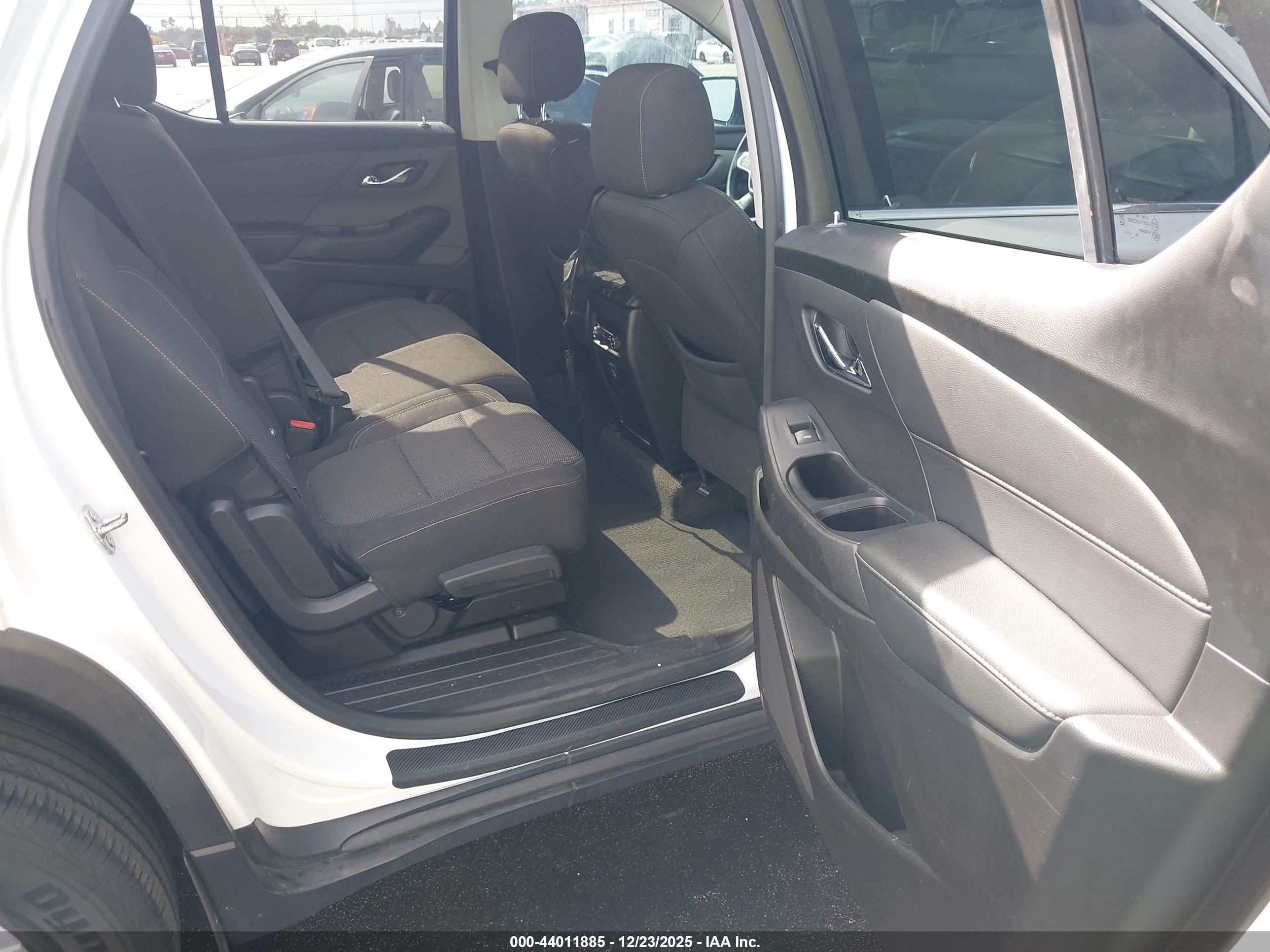 CHEVROLET TRAVERSE image 8